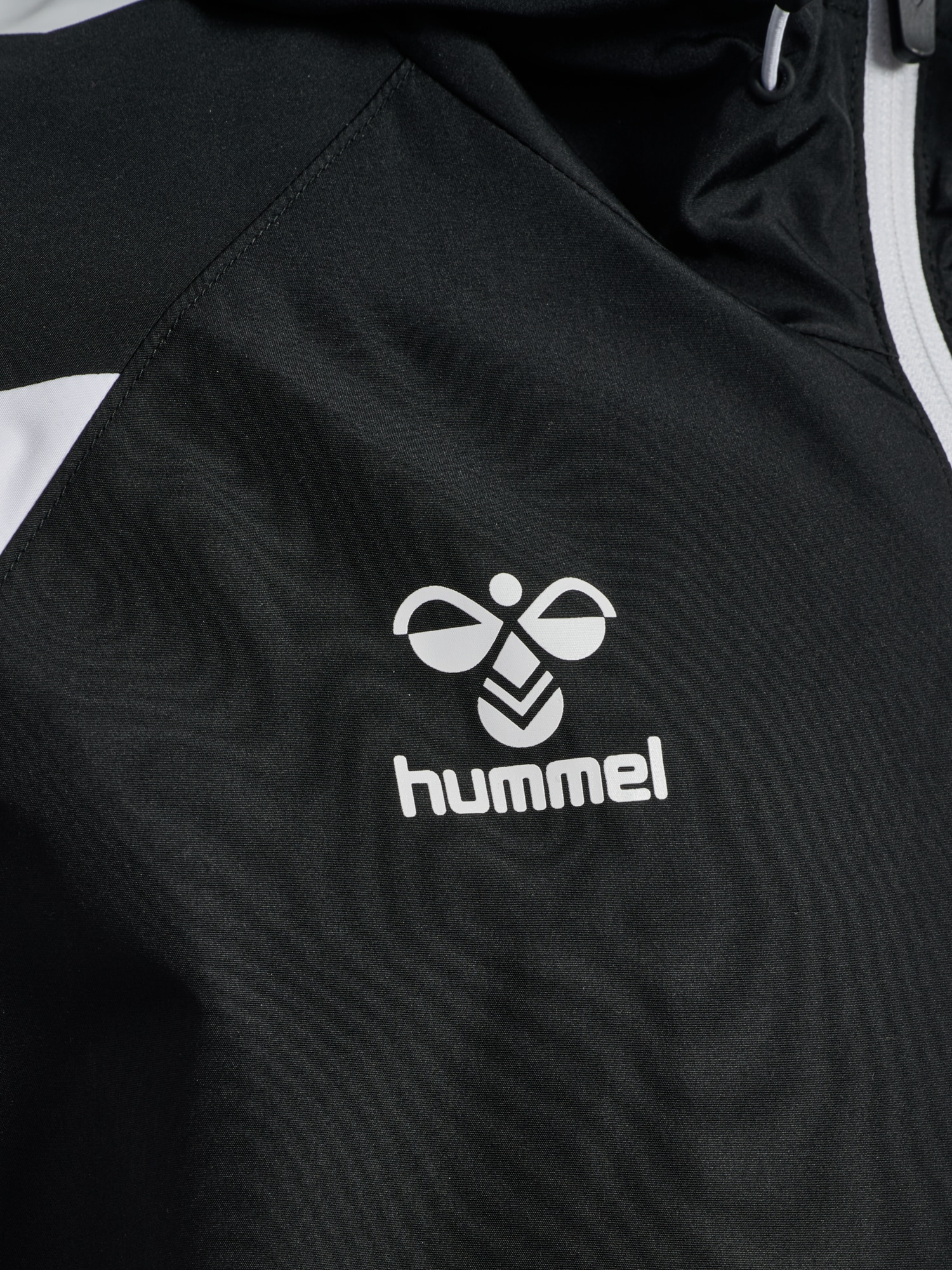 hummel Allwetterjacke »HMLCORE 2.0 ALL-WEATHER JACKET« mit Kapuze für vielseitige sportliche Aktivitäten, wasserabweisend