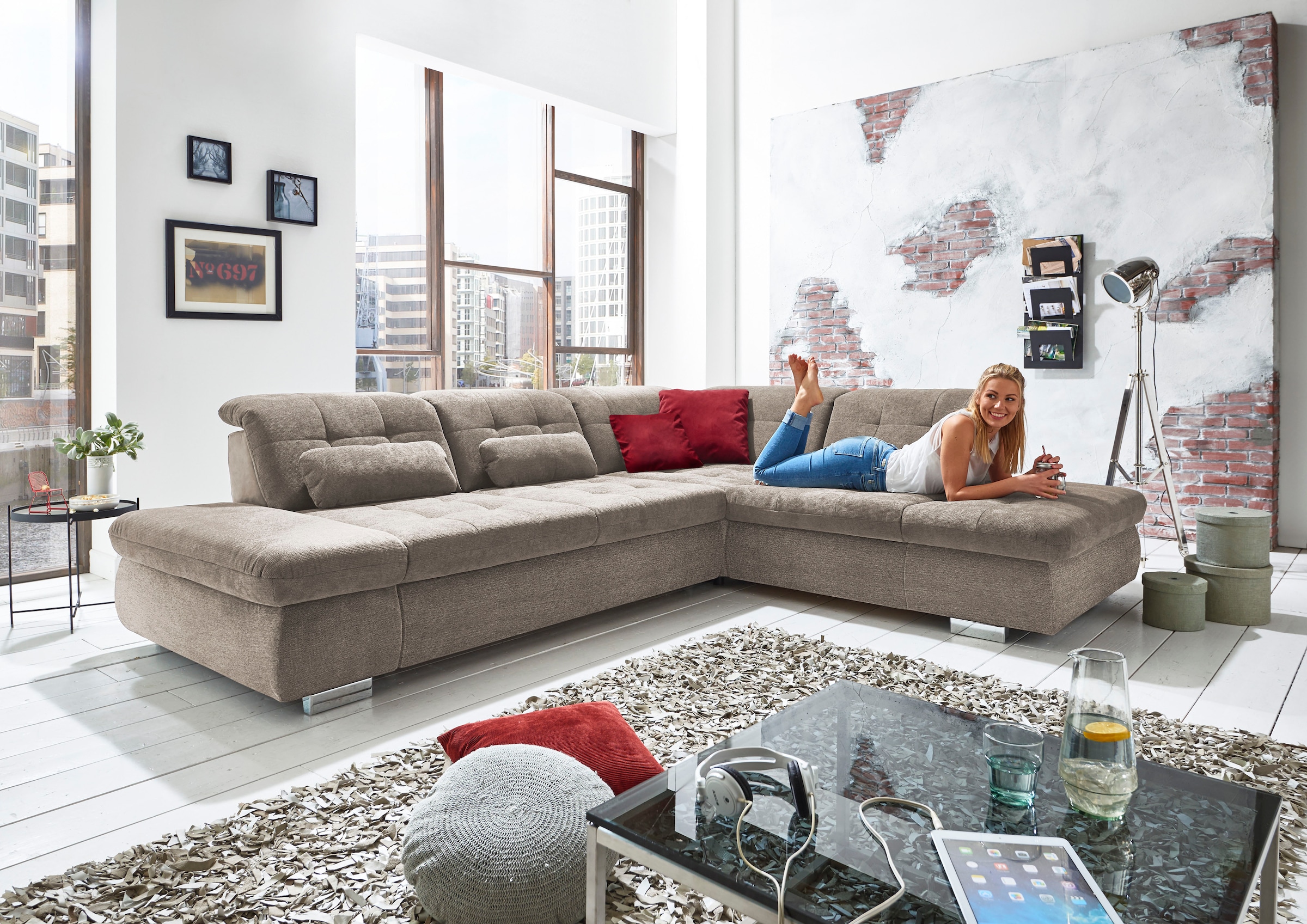 Die PlanBar Ecksofa "MP-IN17004 L-Form, Breite 323 cm, mit Federkern-Polsterung" inkl. Sitztiefenverstellung, wahlweise weitere Funktionen
