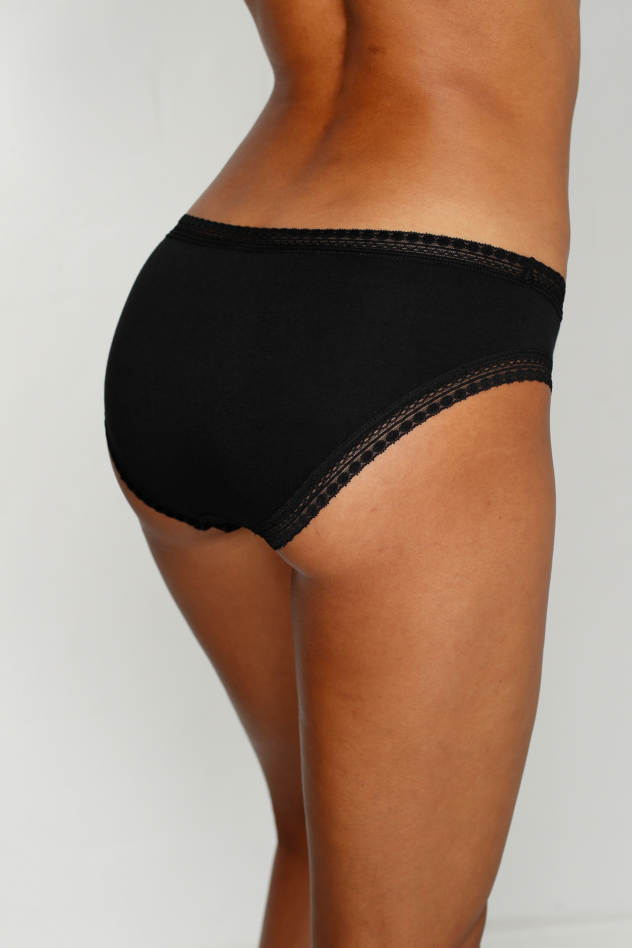 Baumwolle kaufen | online 3 St.), aus elastischer mit BAUR (Packung, Spitze LASCANA weicher Bikinislip,