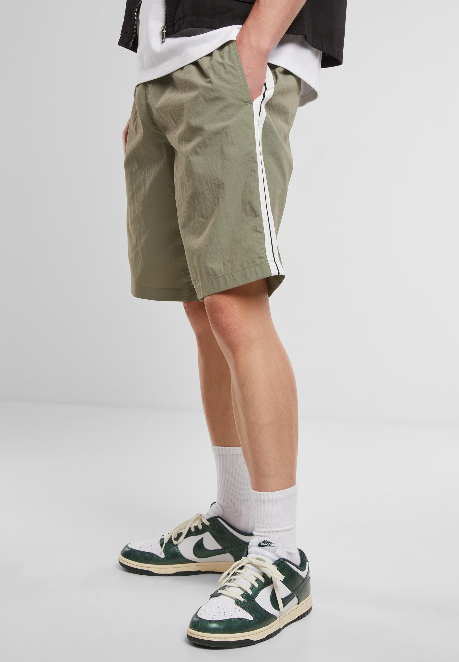 URBAN CLASSICS Badeshorts »Urban Classics Board Shorts With Patched Stripe«