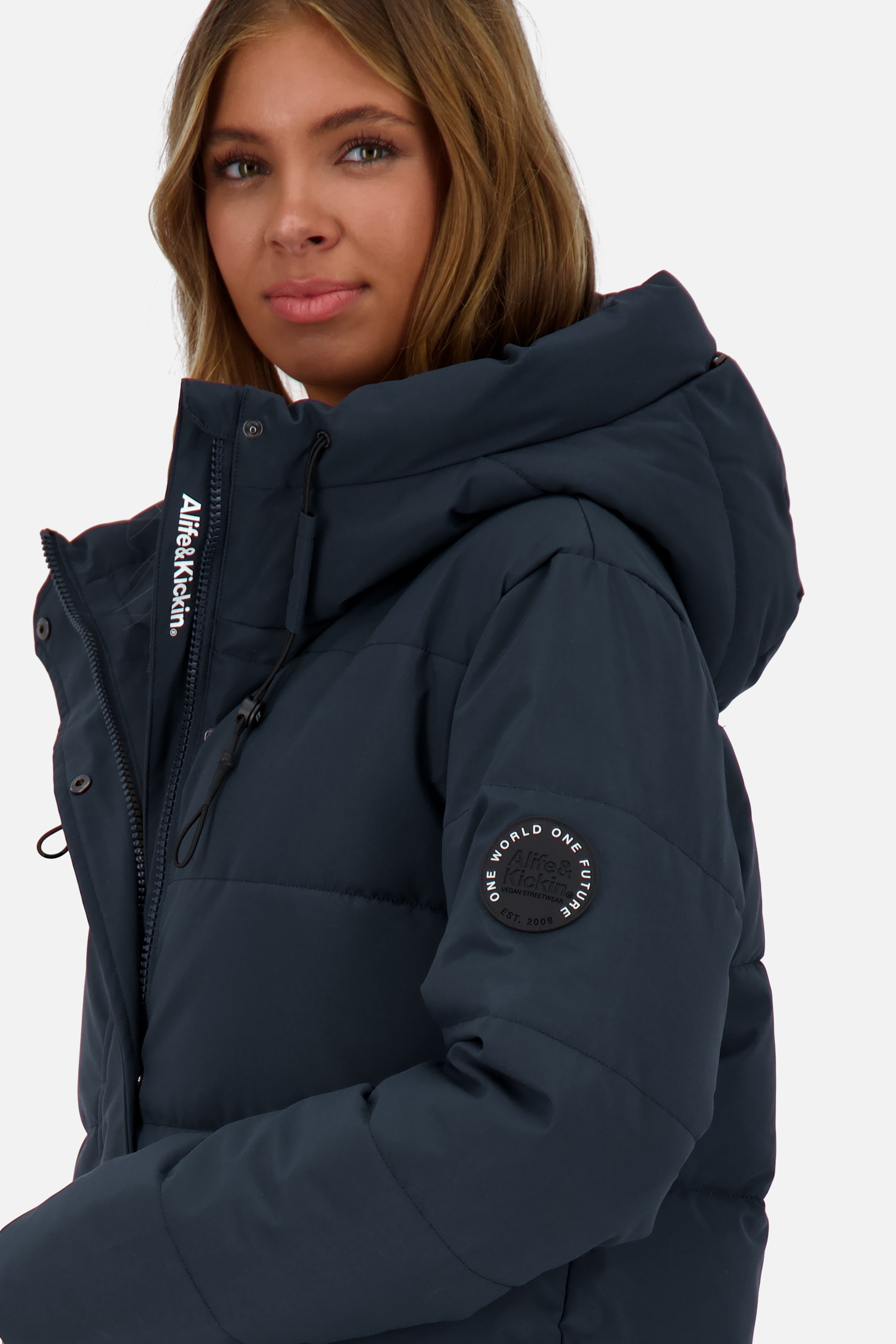 Alife & Kickin Steppjacke »Damen KatiaAK A«, mit Kapuze, Langer Wintermantel mit großer Kapuze und regulierbarer Beinfreiheit