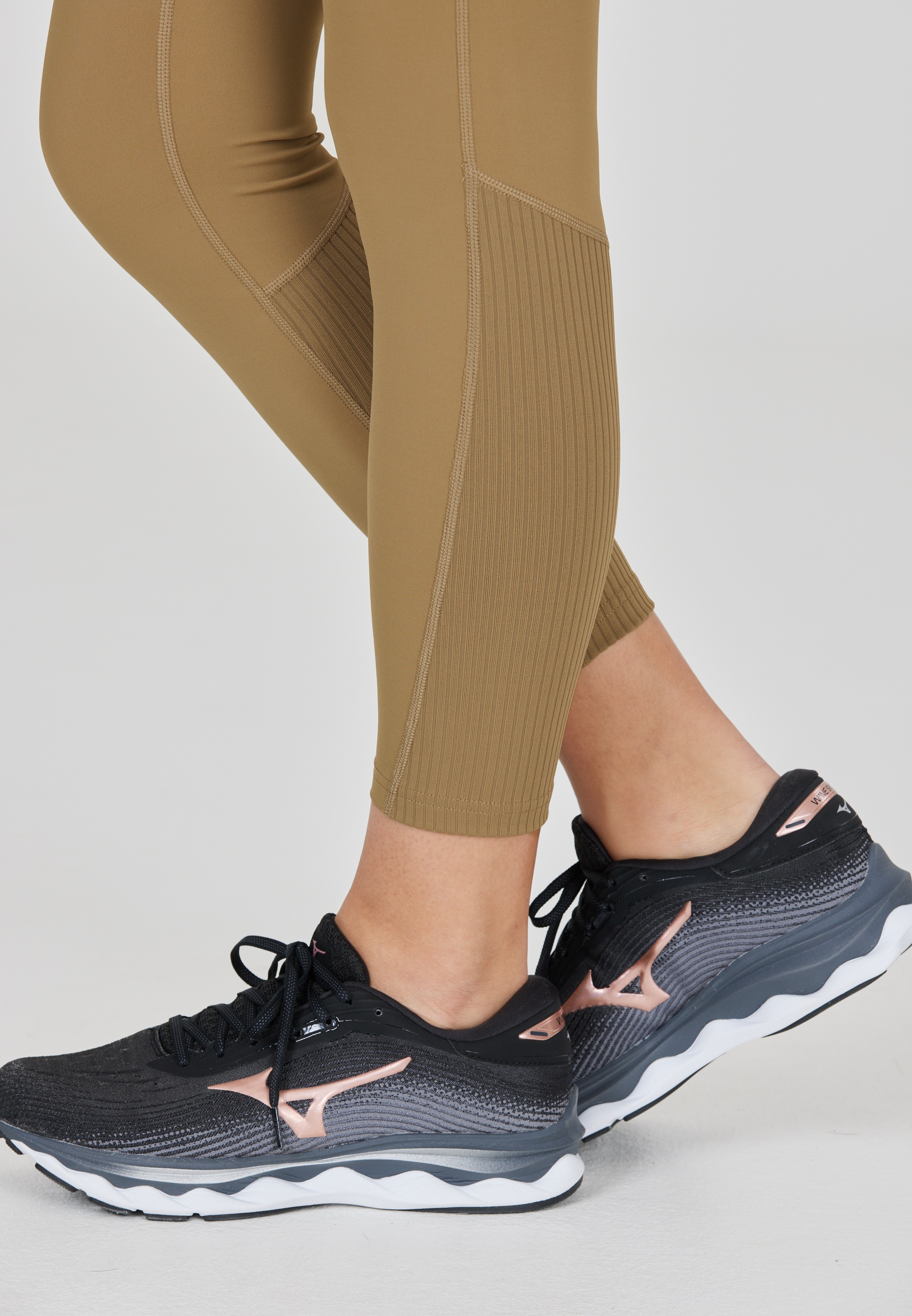 ATHLECIA Trainingstights »Aliya«, im stretchy Design mit flachen Nähten