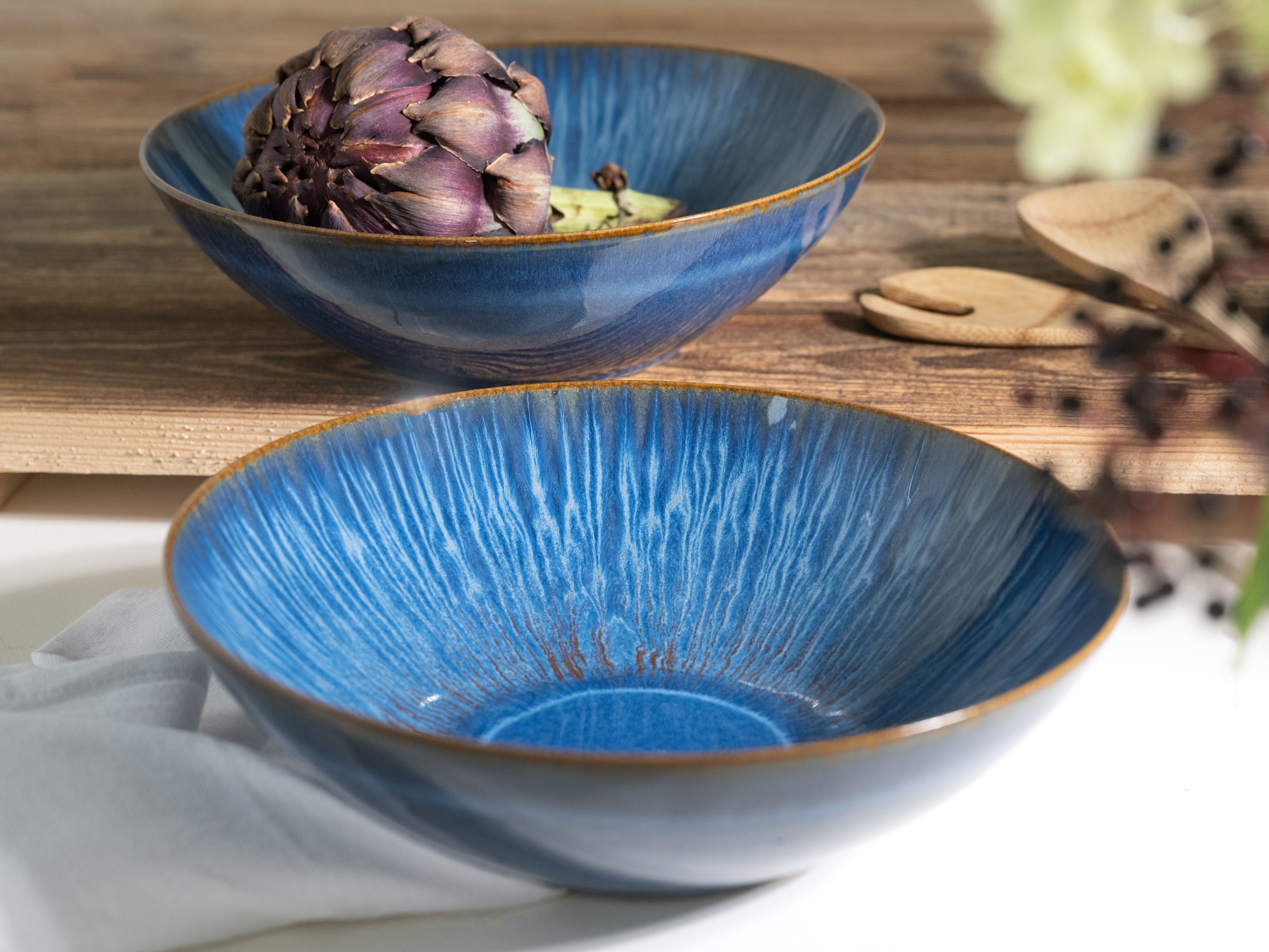 CreaTable Salatschüssel »Sea Breeze blau, Salatschüssel 24 cm 2er Set«, 2 tlg., aus Steinzeug, Reaktive intensiv leuchtende Spezialglasur