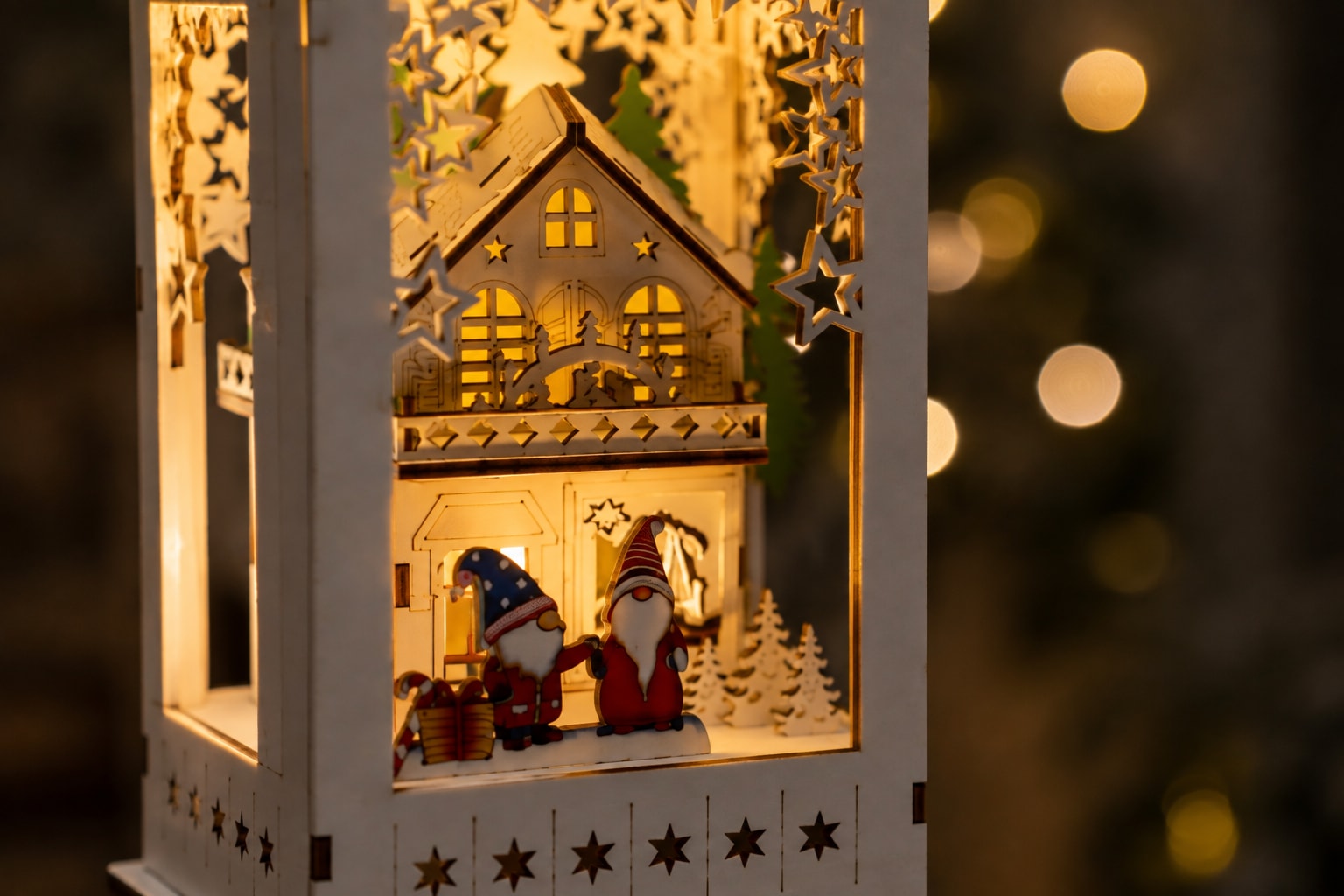 OTTO home Weihnachtsszene »1 Stück, Fensterdeko mit warmer LED-Beleuchtung, weiß« Timerfunktion, zum aufhängen und hinstellen, Höhe ca. 30,5 cm