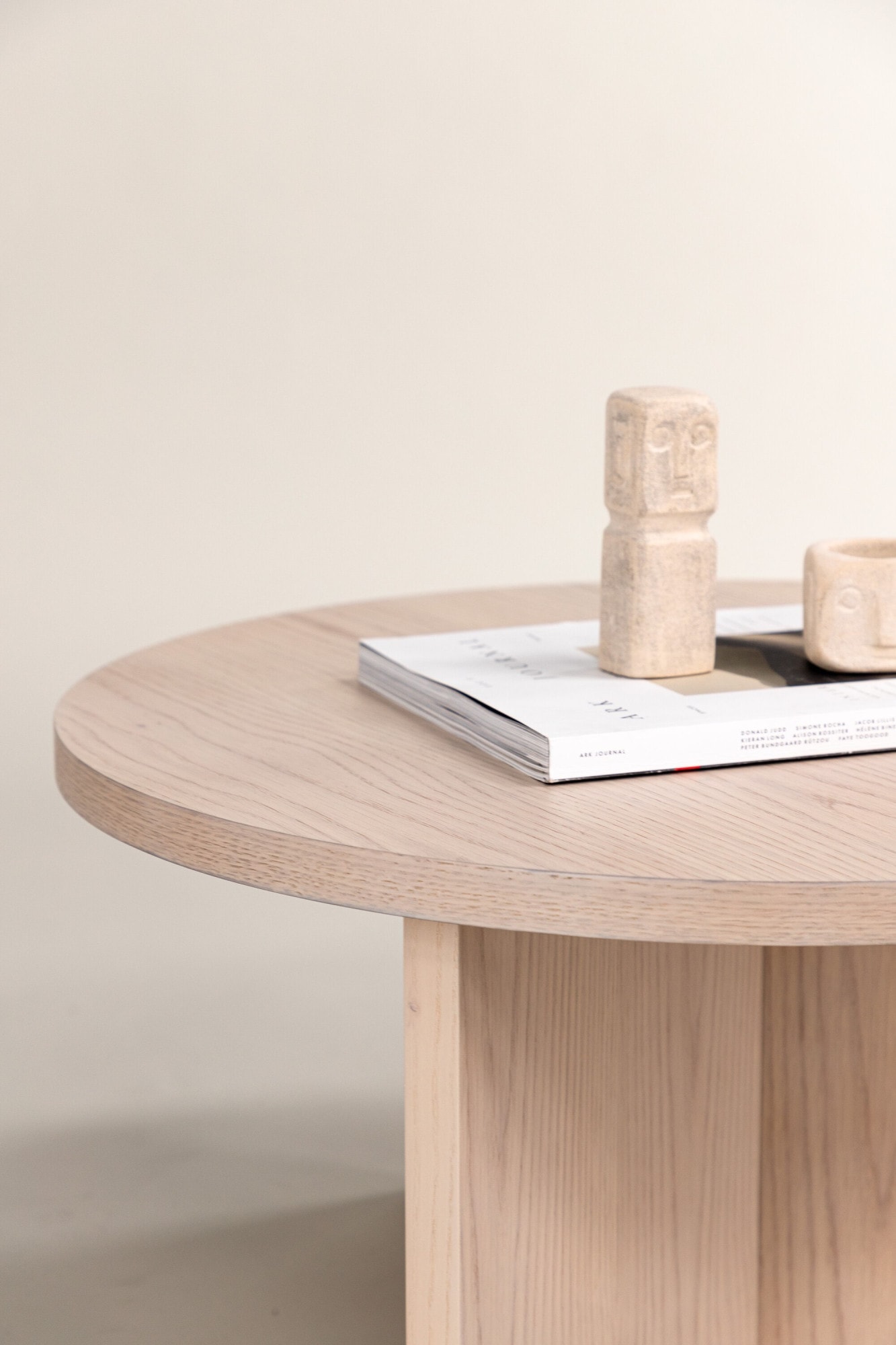 Venture Home Couchtisch »Saltö, runder Couchtisch in Holzfurnier-Optik, Ø 85 cm« Sofatisch, Furnier, rund, gepflegt, behaglich, edel