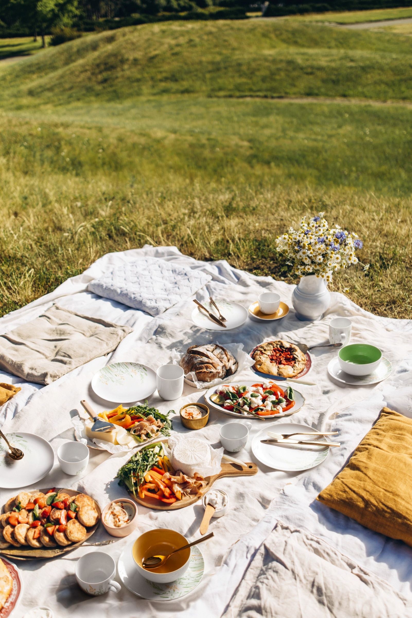 Seltmann Weiden Teeservice »Geschirr-Set, 18 Teile, Liberty Meadow Grasses, klein«, (Set, 18 tlg., 6x Teeobertasse klein 0,14 l, 6x Teeuntertasse, 6x Brotteller), Tassen, Untertassen, Teller, Made in Germany, 18 Teile, für 6 Personen