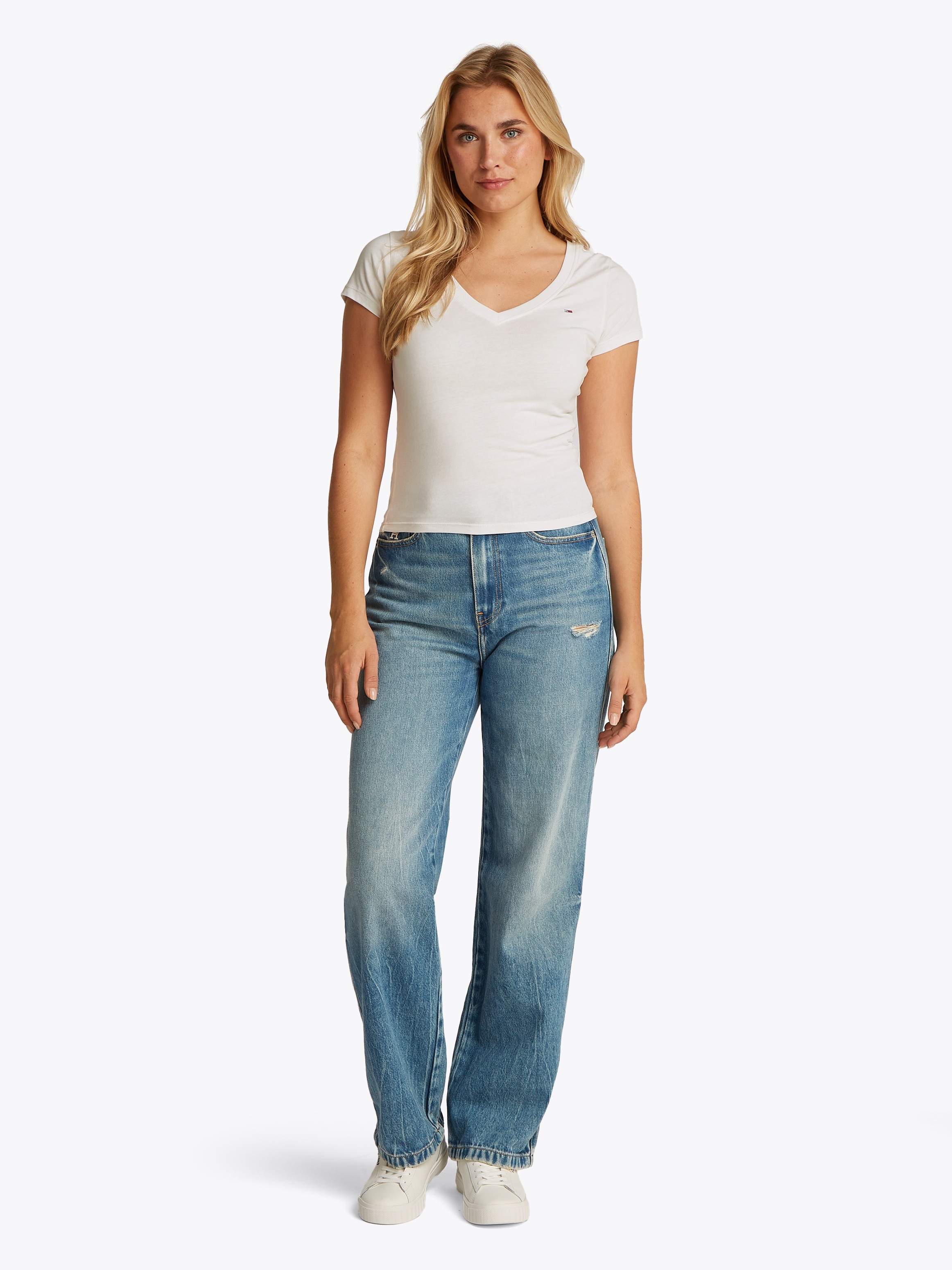 Tommy Jeans T-Shirt »TJW SLIM V-NECK TEE«, mit Logo-Stickerei