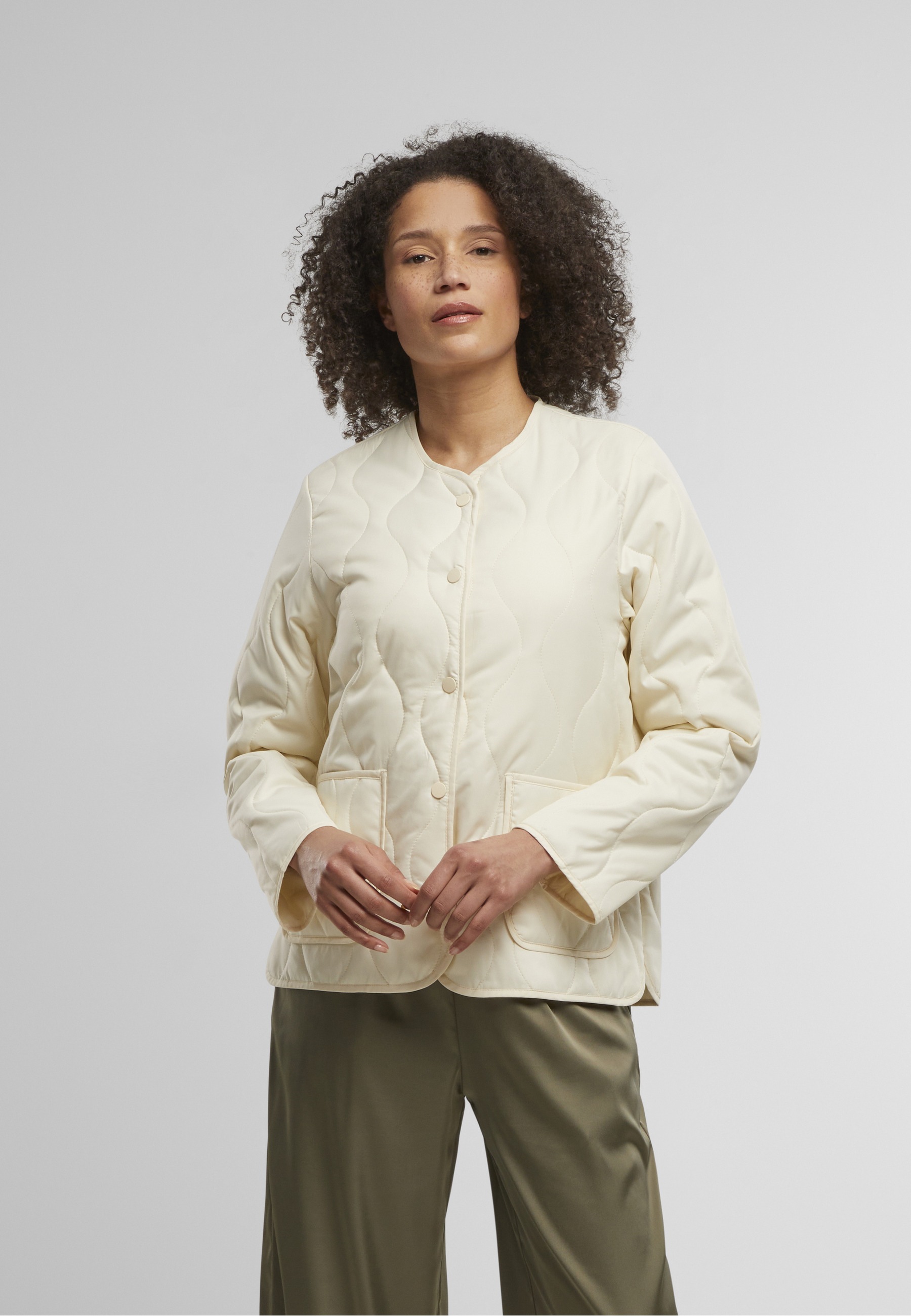 URBAN CLASSICS Allwetterjacke »Urban Classics Ladies Quilted Jacket« 1 Stk. tlg. ohne Kapuze