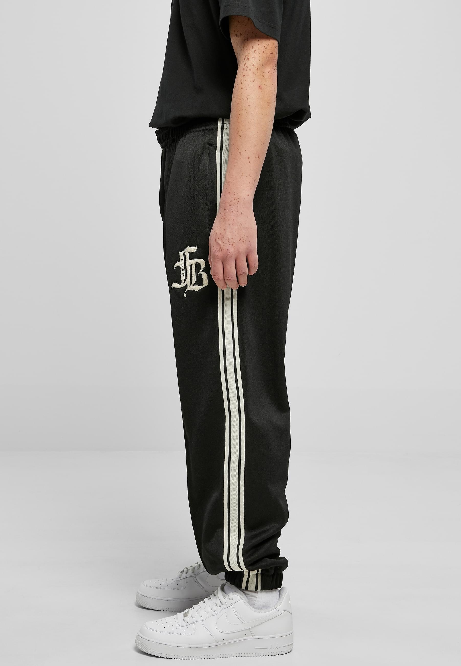 Fubu Jogginghose »Fubu Herren FM231-023-1 FUBU Old English Track Pants«, (1 tlg.)