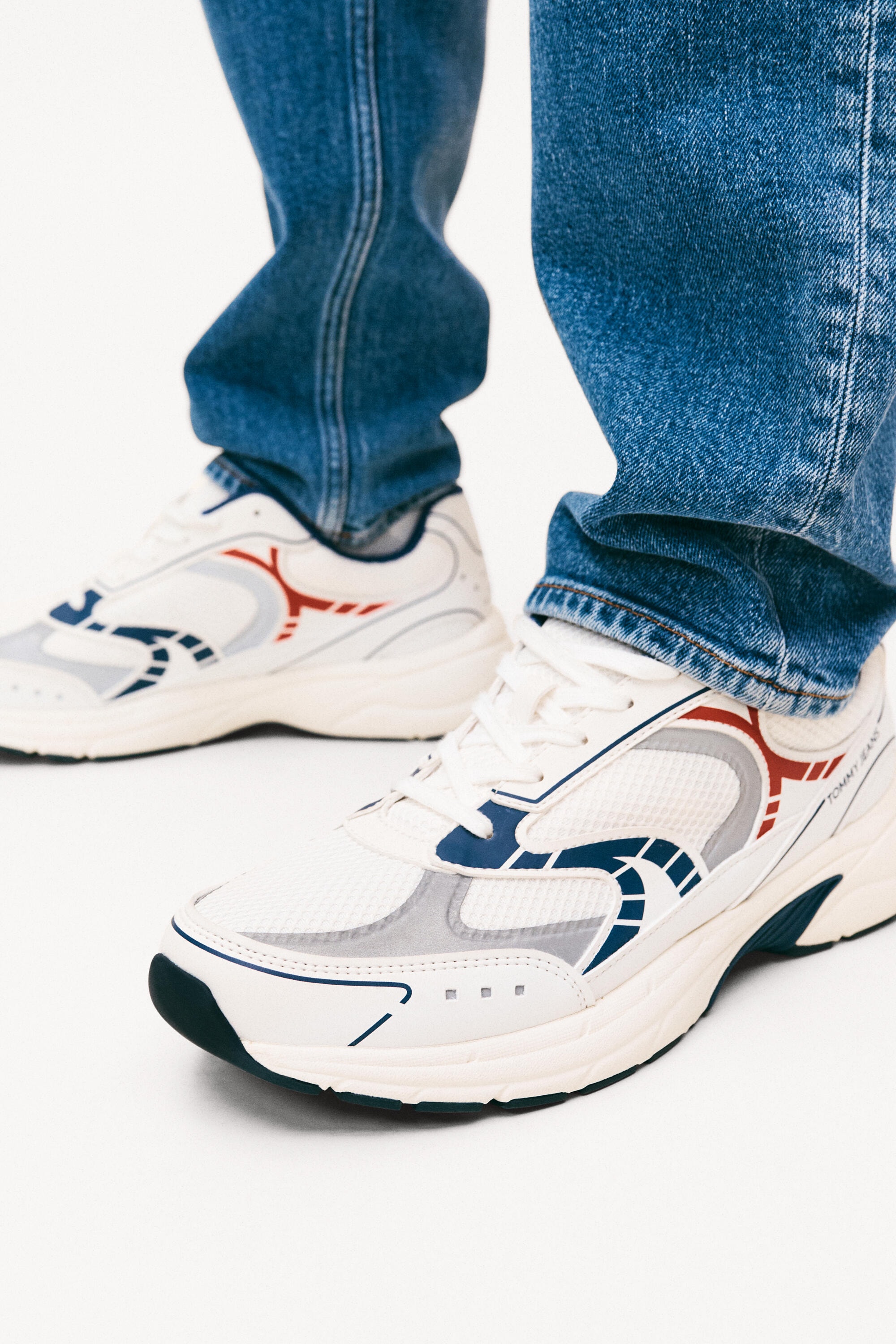 Tommy Jeans Sneaker »ARCHIVE'25«, Freizeitschuh, Halbschuh, Schnürschuh mit Kontrastbesätzen