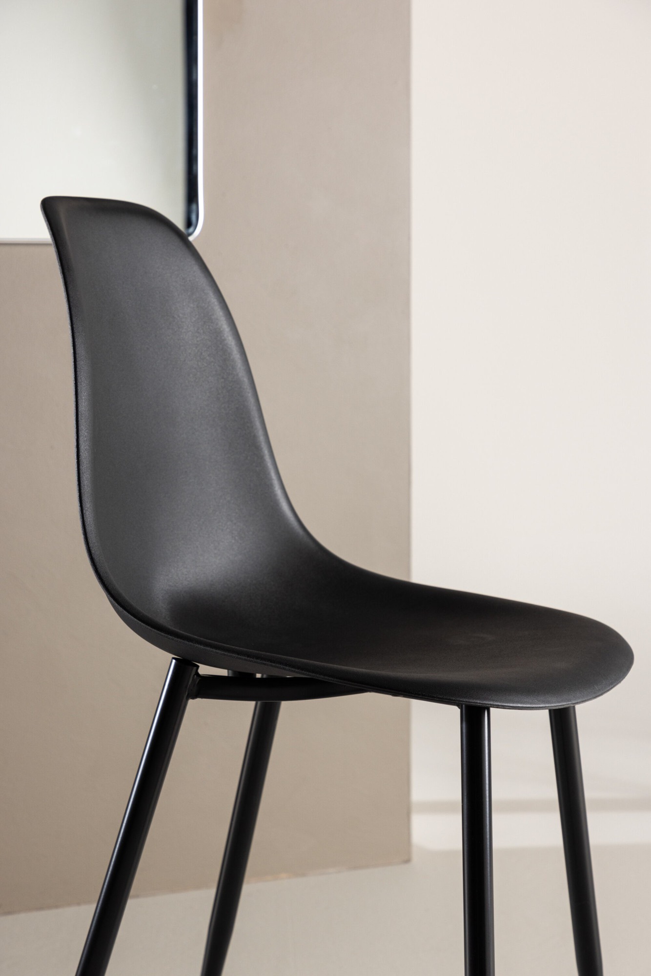 Venture Home Esszimmerstuhl »Polar Plastic, 2er-Set Esszimmerstühle in Schwarz, pflegeleicht« () 2 Stk.Polsterstuhl, Hartschalen-Sitz, Metallbeine, geschwungen, modern