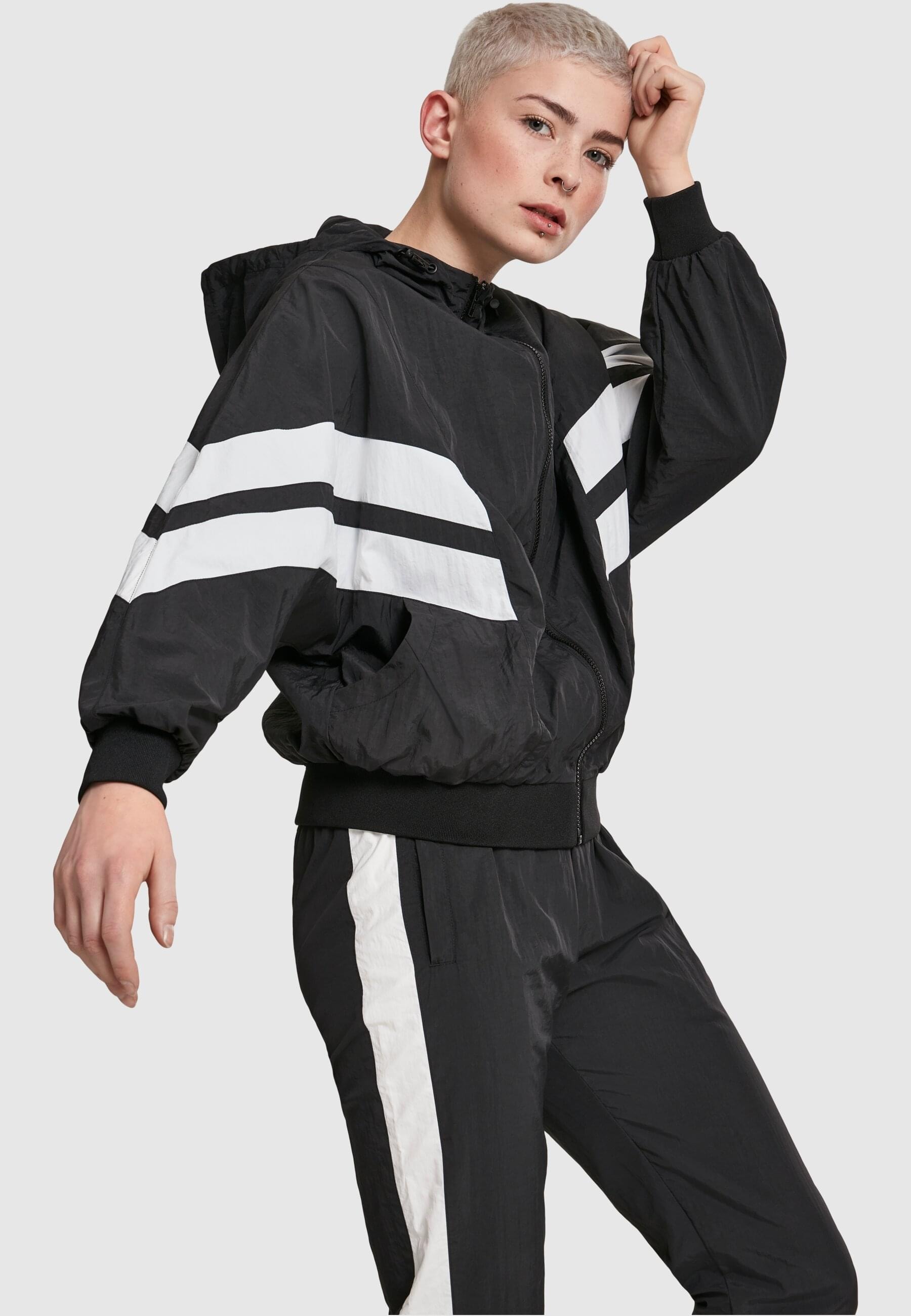 URBAN CLASSICS Allwetterjacke »Urban Classics Damen Ladies Crinkle Batwing Jacket«, (1 St.), mit Kapuze