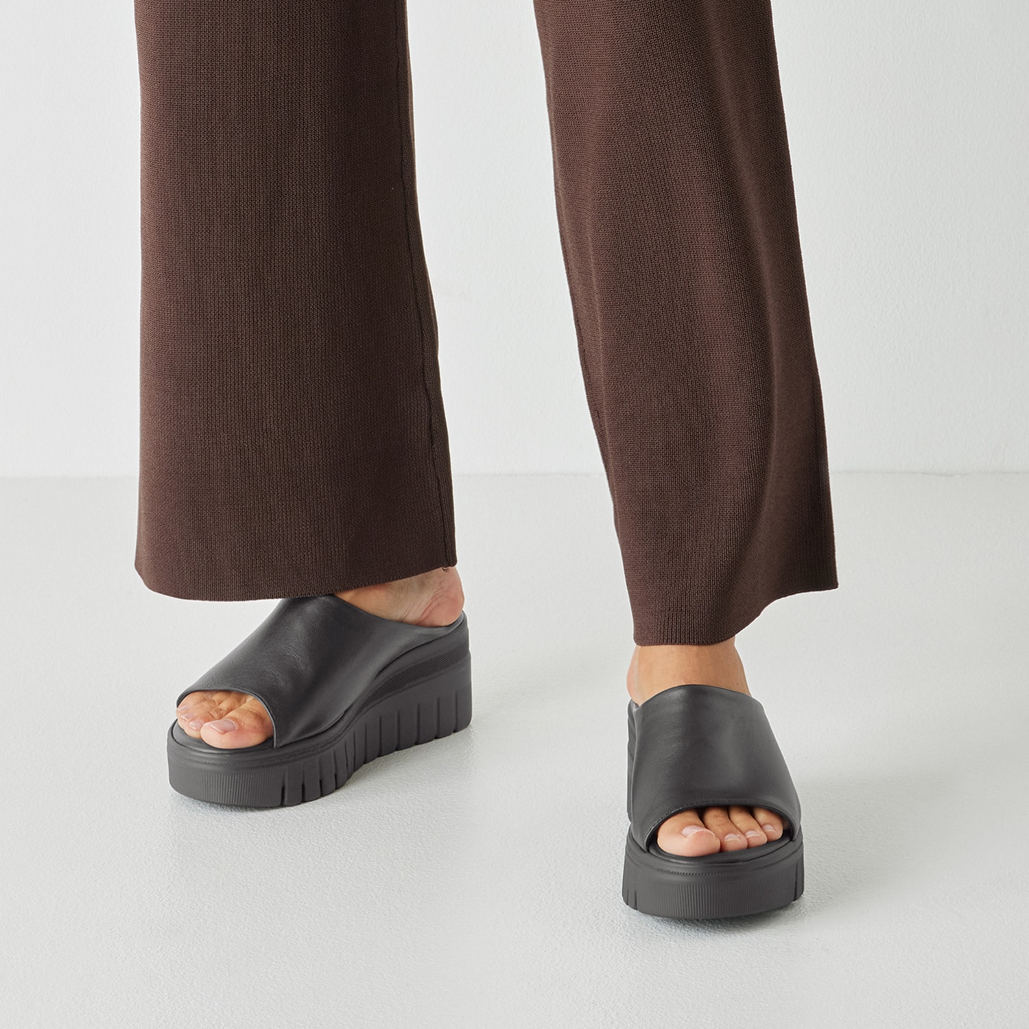 Tamaris Pantolette  Keilabsatz, Sommerschuh, Schupfschuh mit markantem Plateau