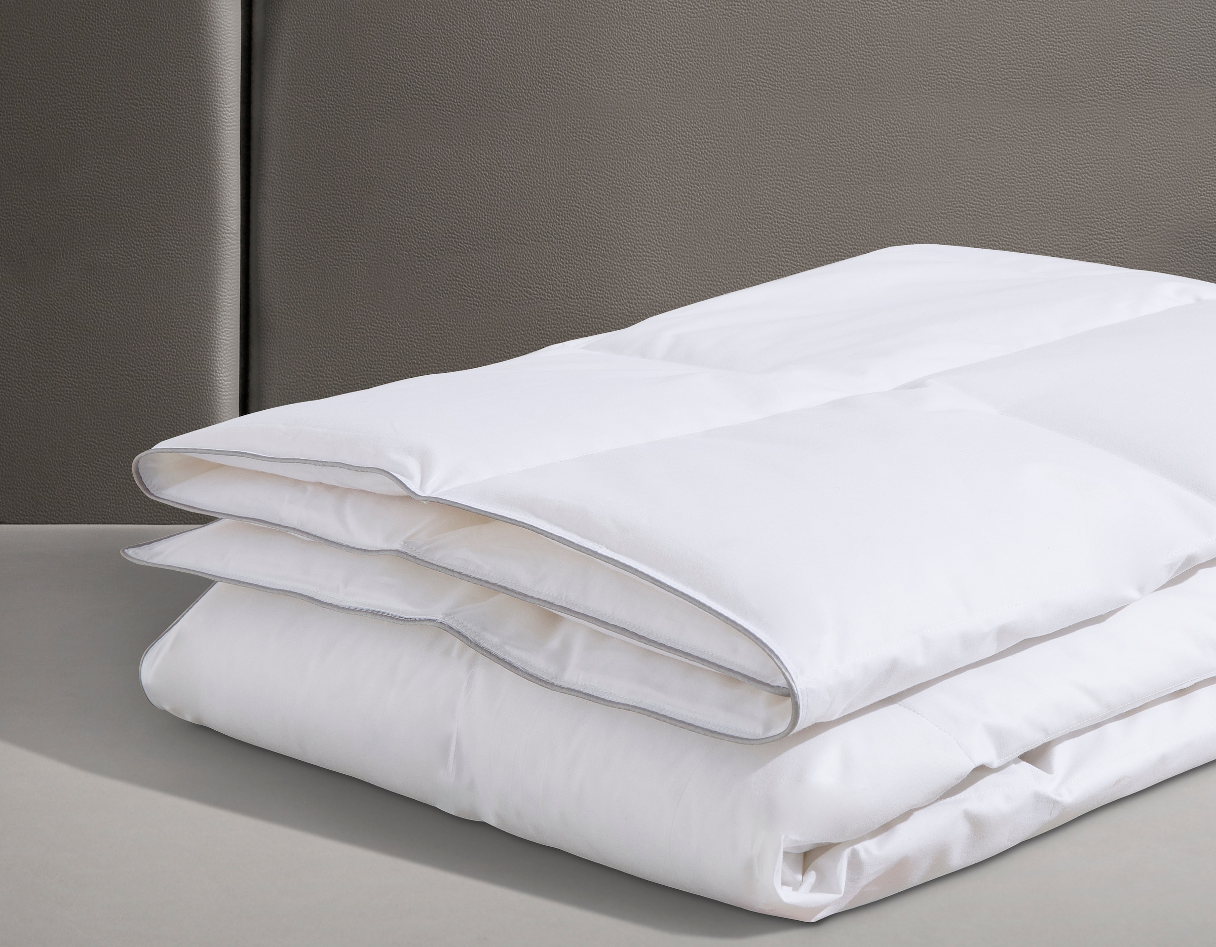 OBB Daunenbettdecke + Kopfkissen »Edition 125 Jahre, Bettendeckenset 2teilig, für Sommer oder Winter«, (Spar-Set), Decke mit Kissen 135x200 oder 155x220 cm, Made in Germany
