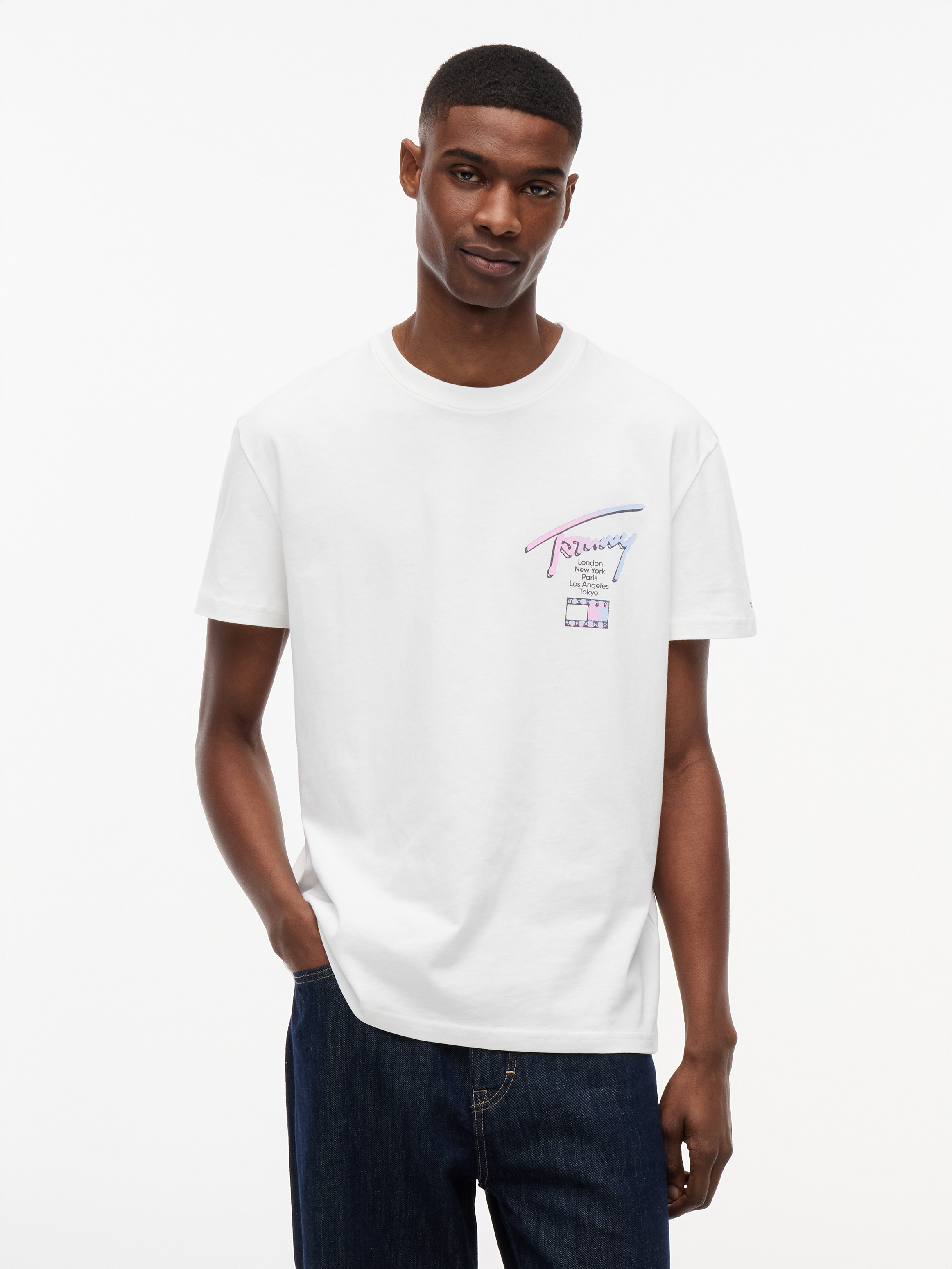 Tommy Jeans T-Shirt "TJM REGULAR CITY SIGNATURE" mit Tommy-Signatur-Logo auf dem Rücken