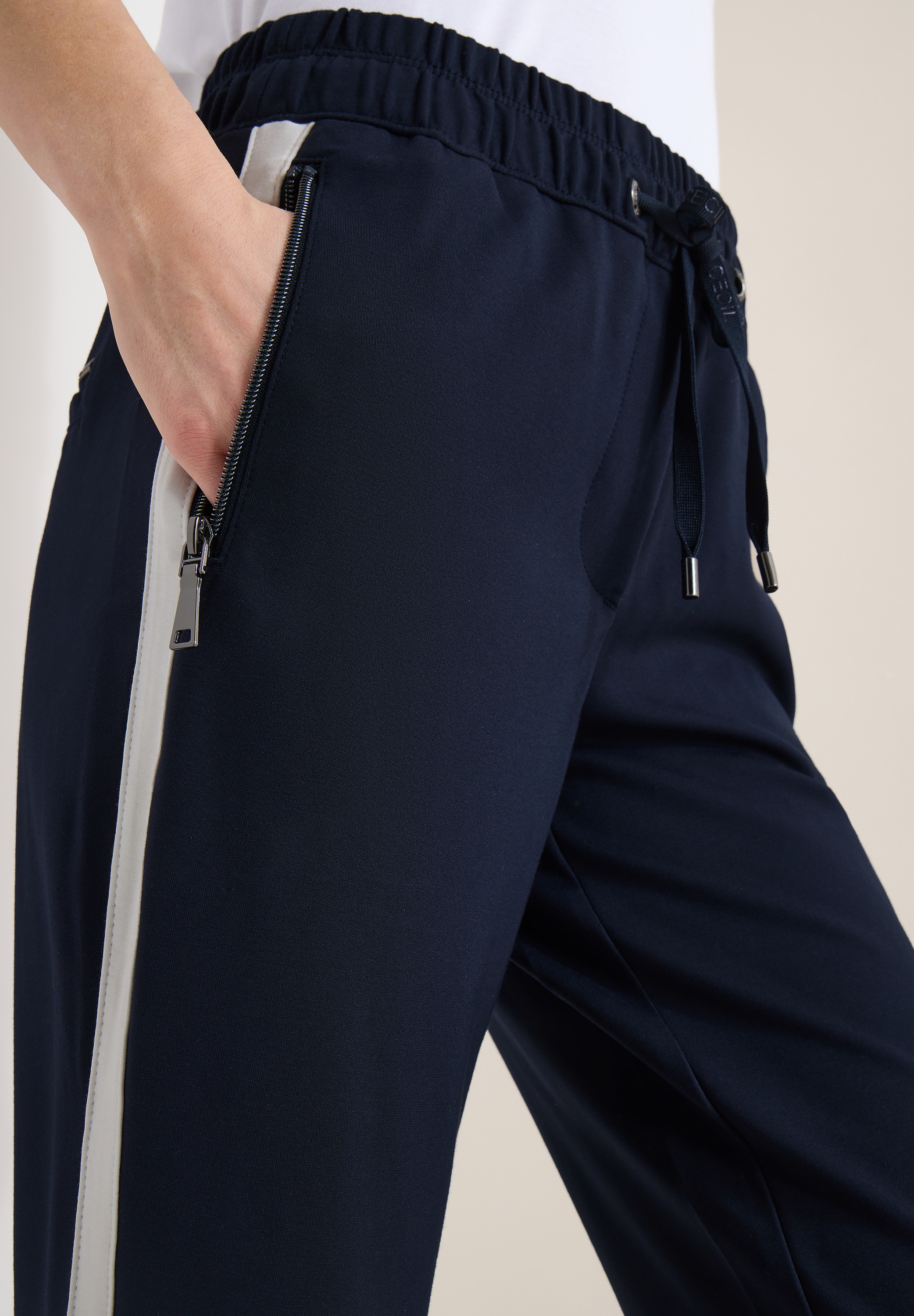 Stoffhose CECIL "Style Tracey", Damen, Gr. L (42), Länge 28, universal blau, Web, Obermaterial: 61% Viskose, 32% Polyamid, 7% Elasthan. Futter: 100% Polyester, unifarben mit Farbeinsatz, schmal lang, Hosen Stoffhose, mit Color Block Tape, elastischem Bund 5