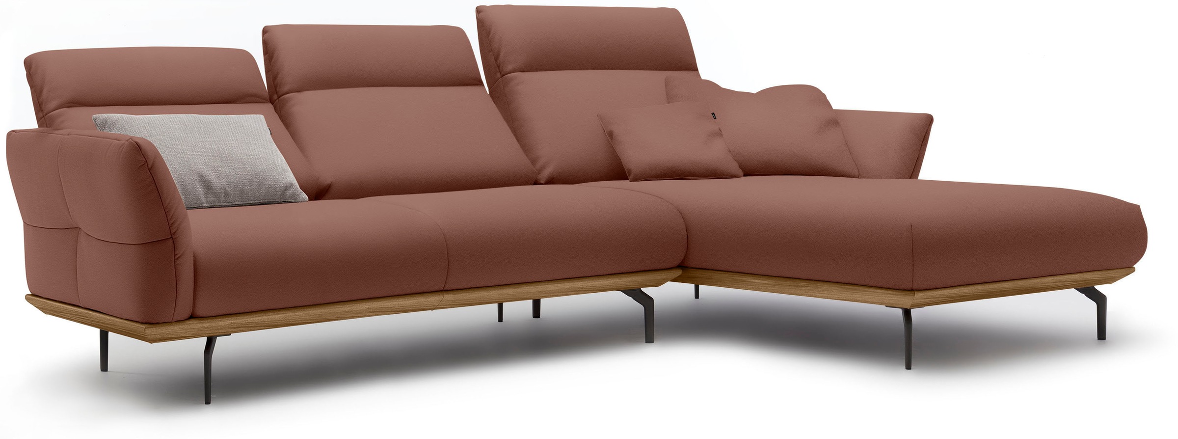 Creation BY ROLF BENZ Ecksofa »CR.460«, Sockel in Nussbaum, Winkelfüße in Umbragrau, Breite 298 cm