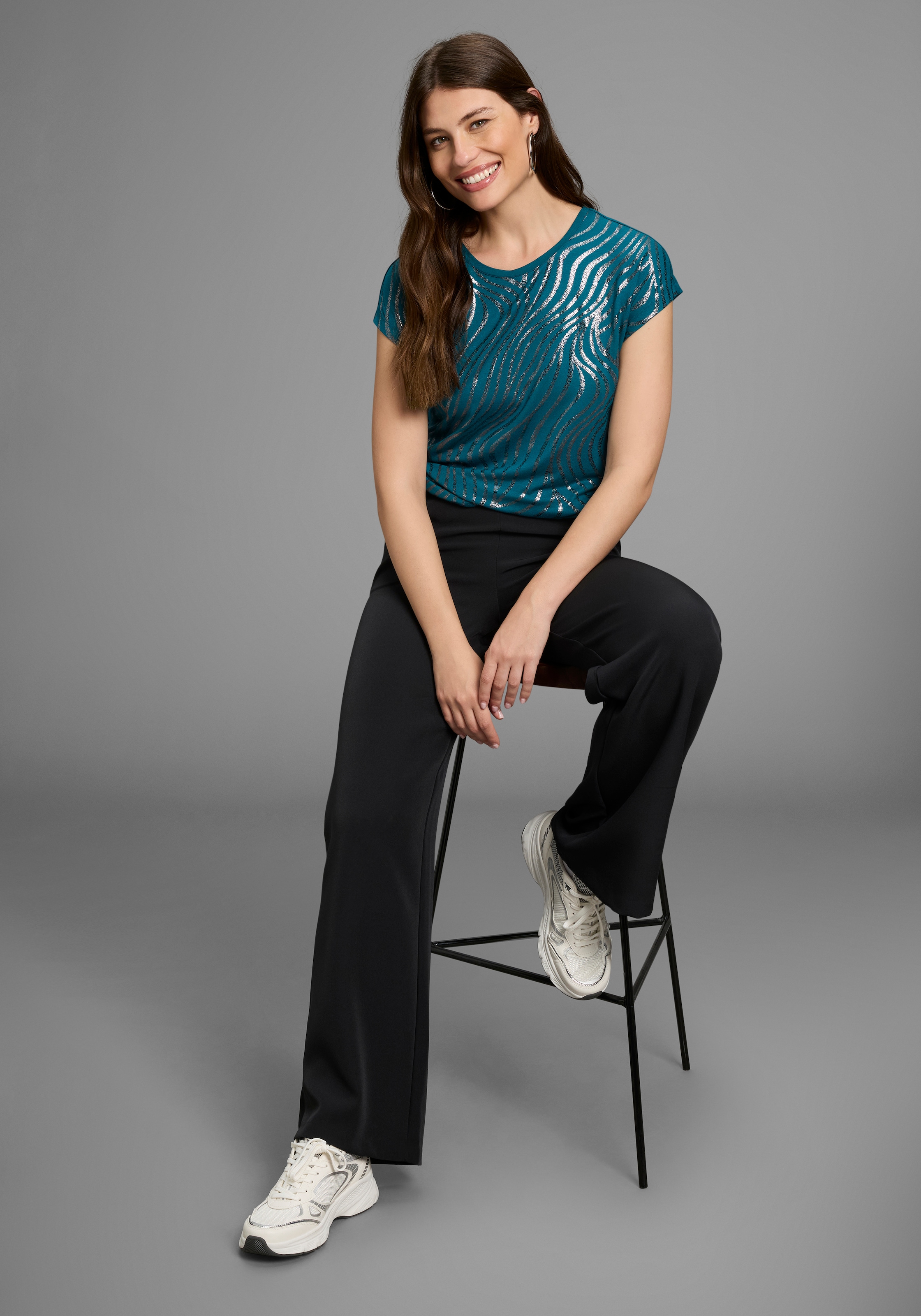 Laura Scott Rundhalsshirt aus elastischem Jersey, Kurzarm-Design, figurumspielende Passform