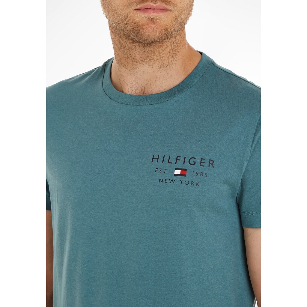 Tommy Hilfiger Rundhalsshirt »BRAND LOVE SMALL LOGO TEE«, in Basicform