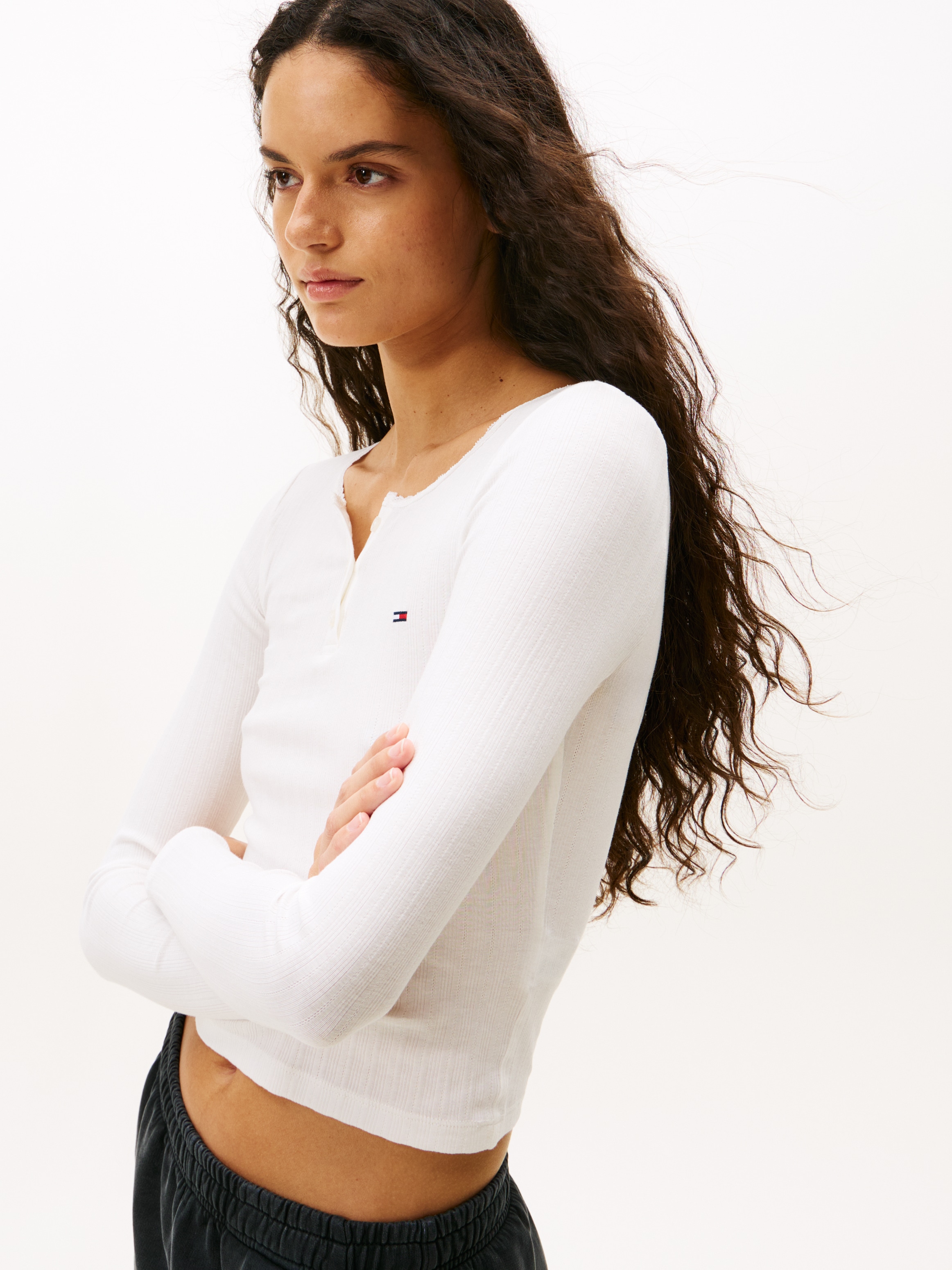 Tommy Jeans Langarmshirt »TJW SLIM SH IRREGULAR RIB LS«, in gerippter Struktur