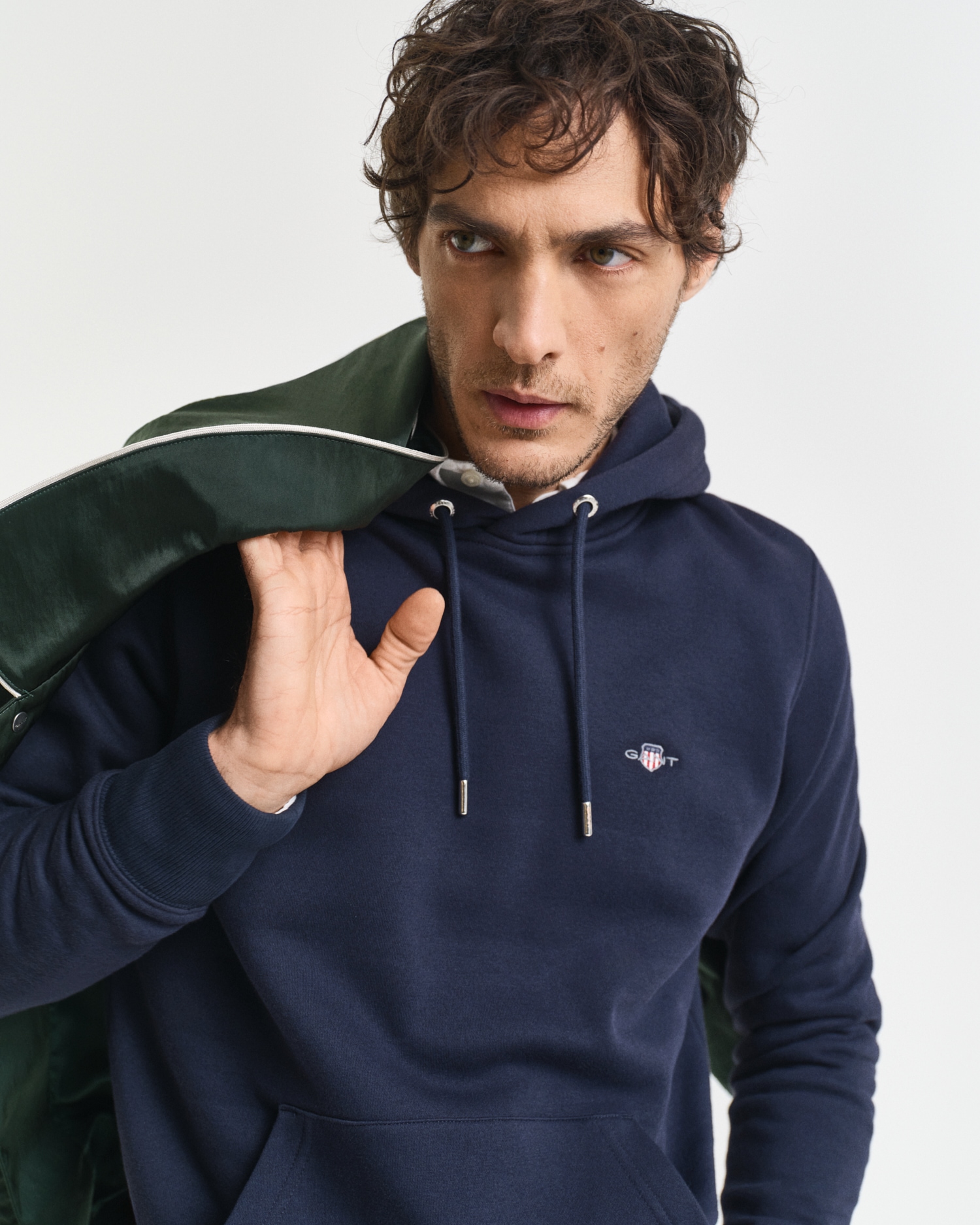 Gant Hoodie »REG SHIELD HOODIE«, mit Logostickerei auf der Brust
