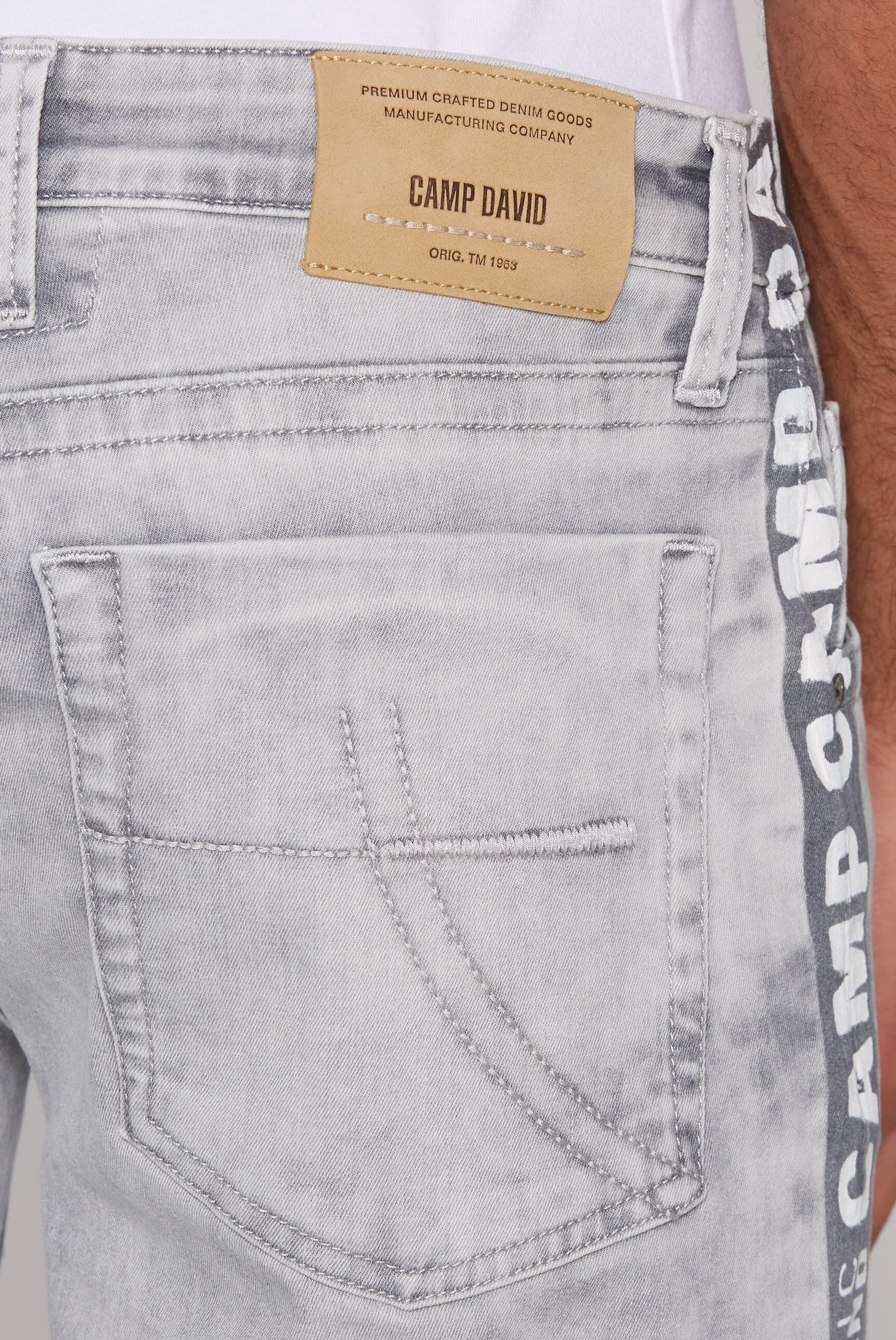 CAMP DAVID Jeansshorts, mit Turn-Up Saum
