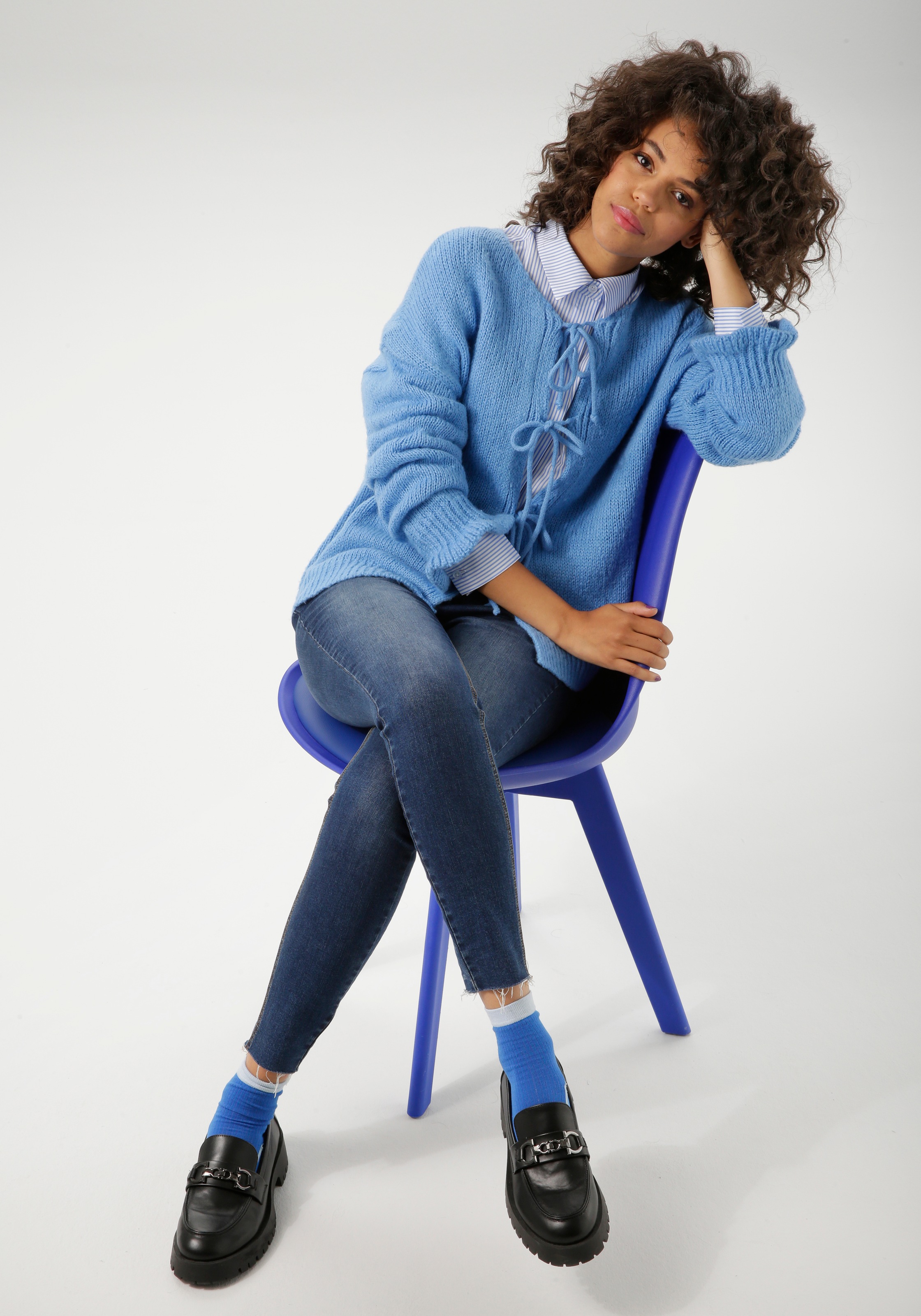 Aniston CASUAL Strickjacke, mit trendigen Bindebändern zu schließen - NEUE KOLLEKTION