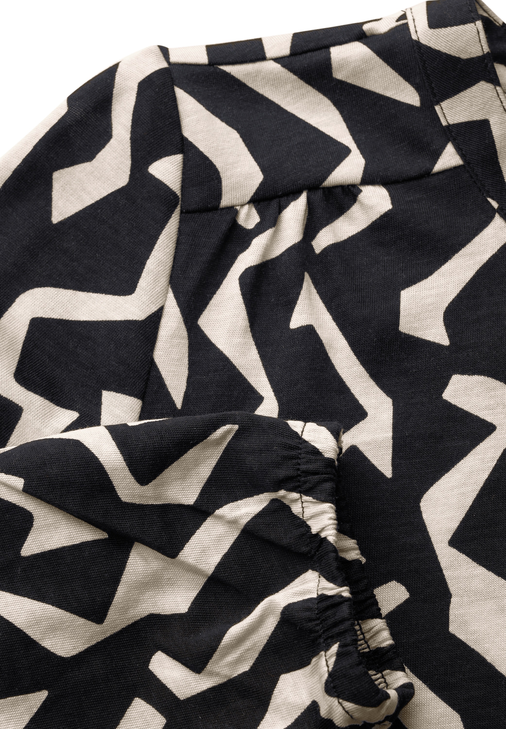 STREET ONE Langarmshirt, mit geschlitztem Rundhalsausschnitt