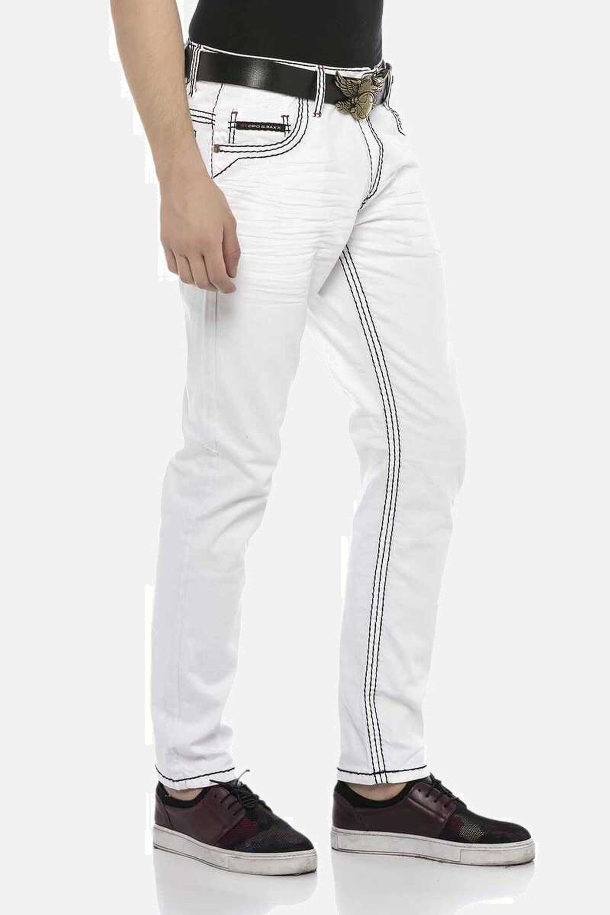 Cipo & Baxx Regular-fit-Jeans »DENIM«, bequeme Jeans mit auffälligen Kontrastnähten, CD601