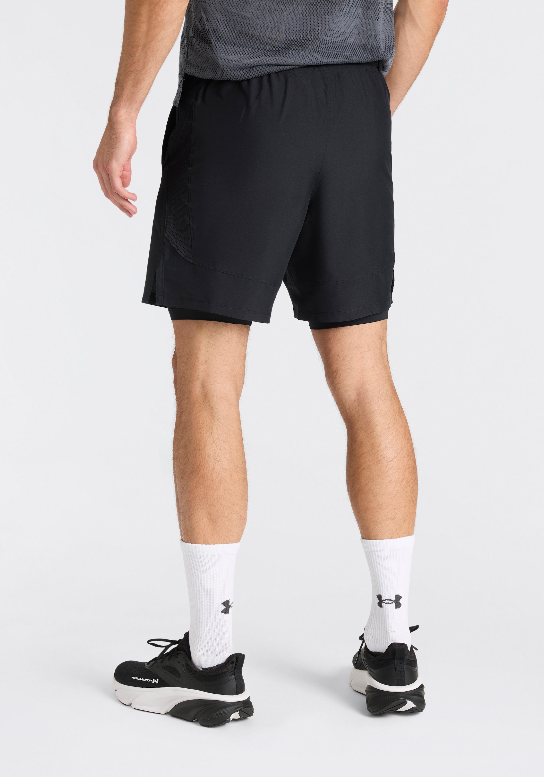 Under Armour® 2-in-1-Shorts »UA LAUNCH 7   2-IN-1 SHORTS«  für vielseitige Aktivitäten, leichtes Material