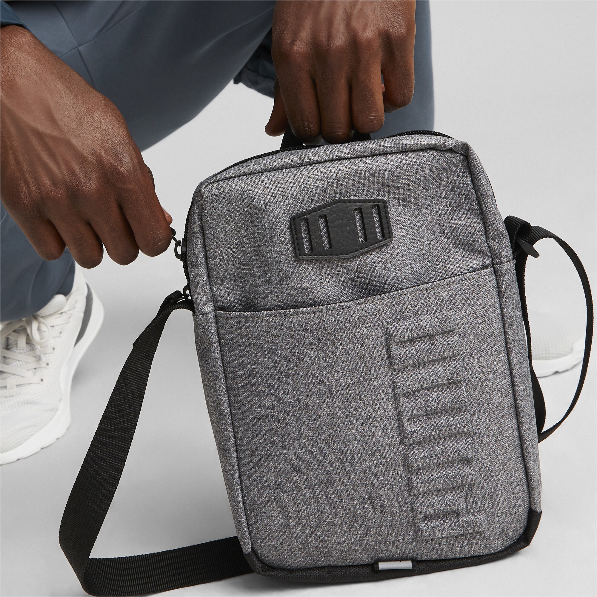 PUMA Schultertasche »S Portable, schmale, tragbare Umhängetasche Erwachsene«