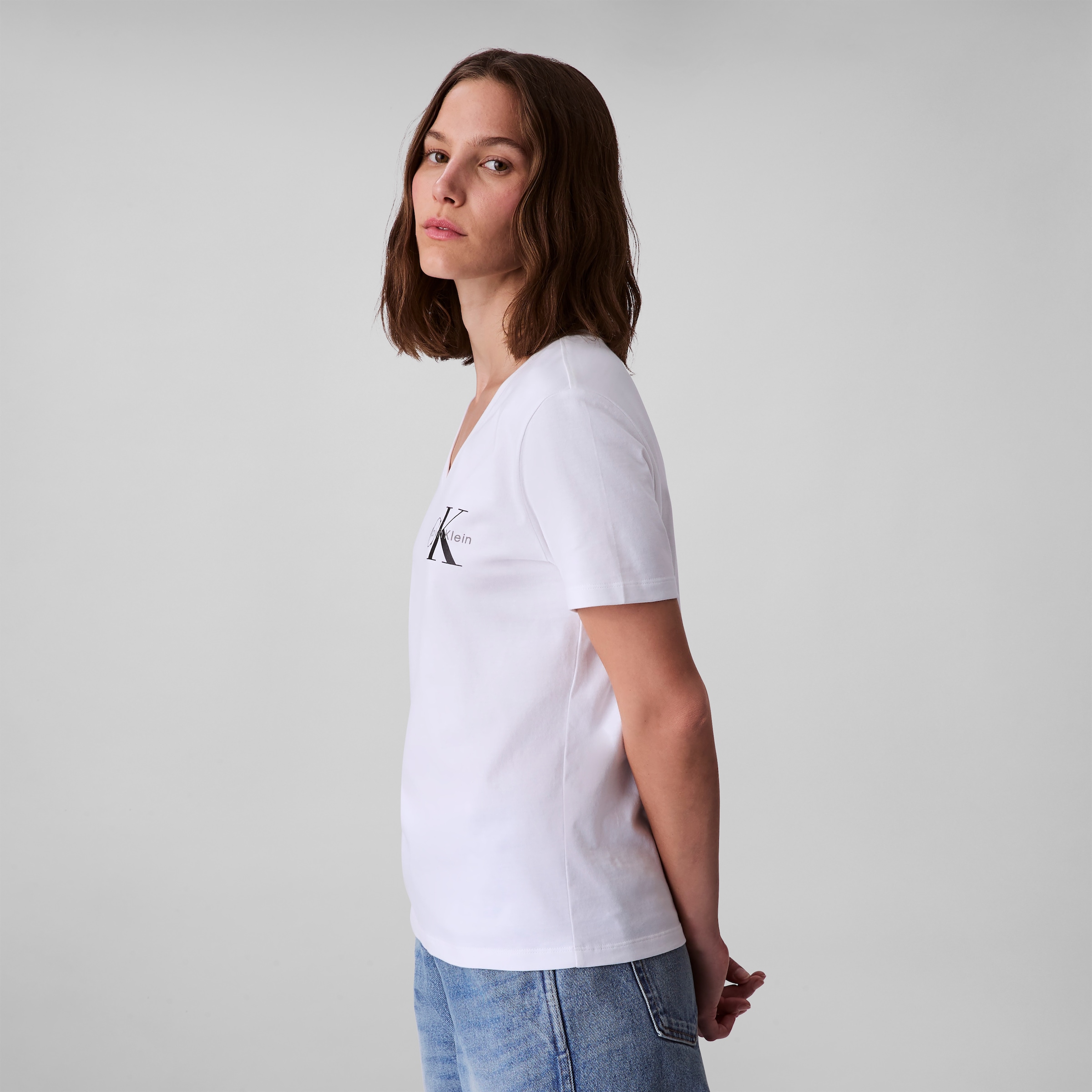 Calvin Klein Jeans Kurzarmshirt »A- Logo VN 2 pack Tee«, (Packung, 2er-Pack), Mit V-Ausschnitt