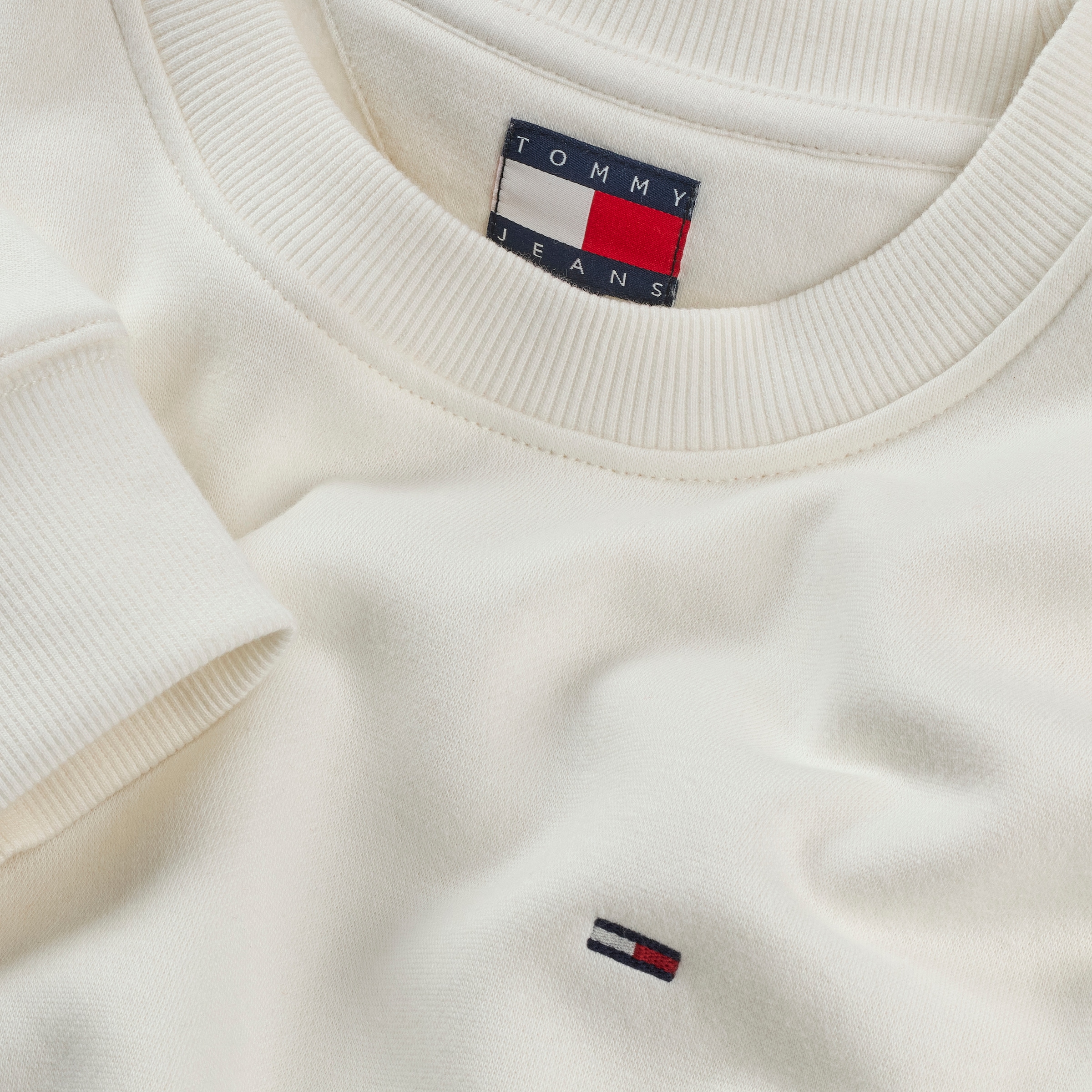 Tommy Jeans Sweatshirt »TJM REG S FLAG CREW«, Mit besticktem Markenlogo auf Brusthöhe