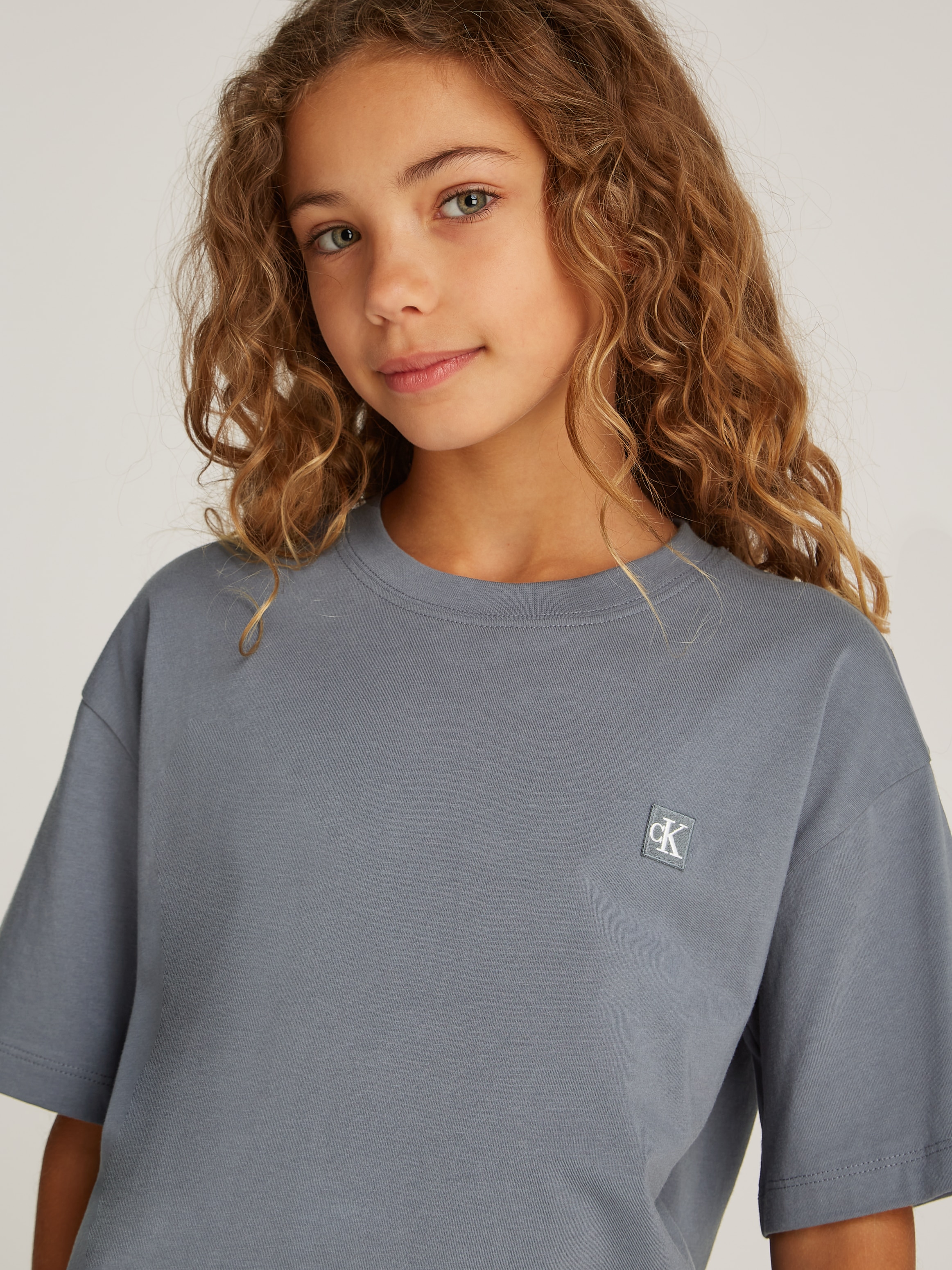 Calvin Klein Jeans Shirt & Shorts »T-SHIRT/SHORTS RELAXED SET«, mit Logo-Badges