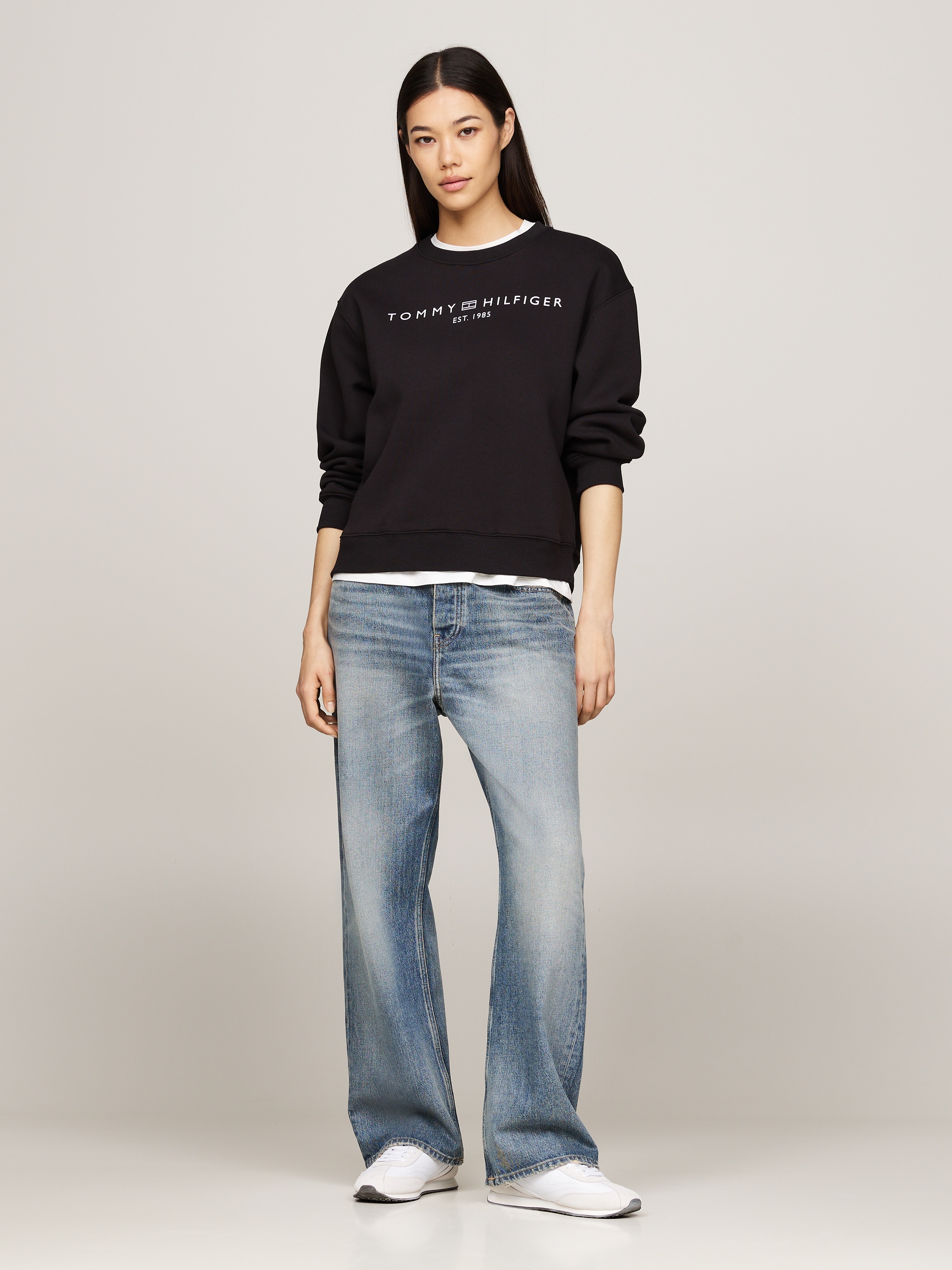 Tommy Hilfiger Sweatshirt »MDRN REG CORP LOGO C-NK SWTSHRT«, mit Logoschriftzug