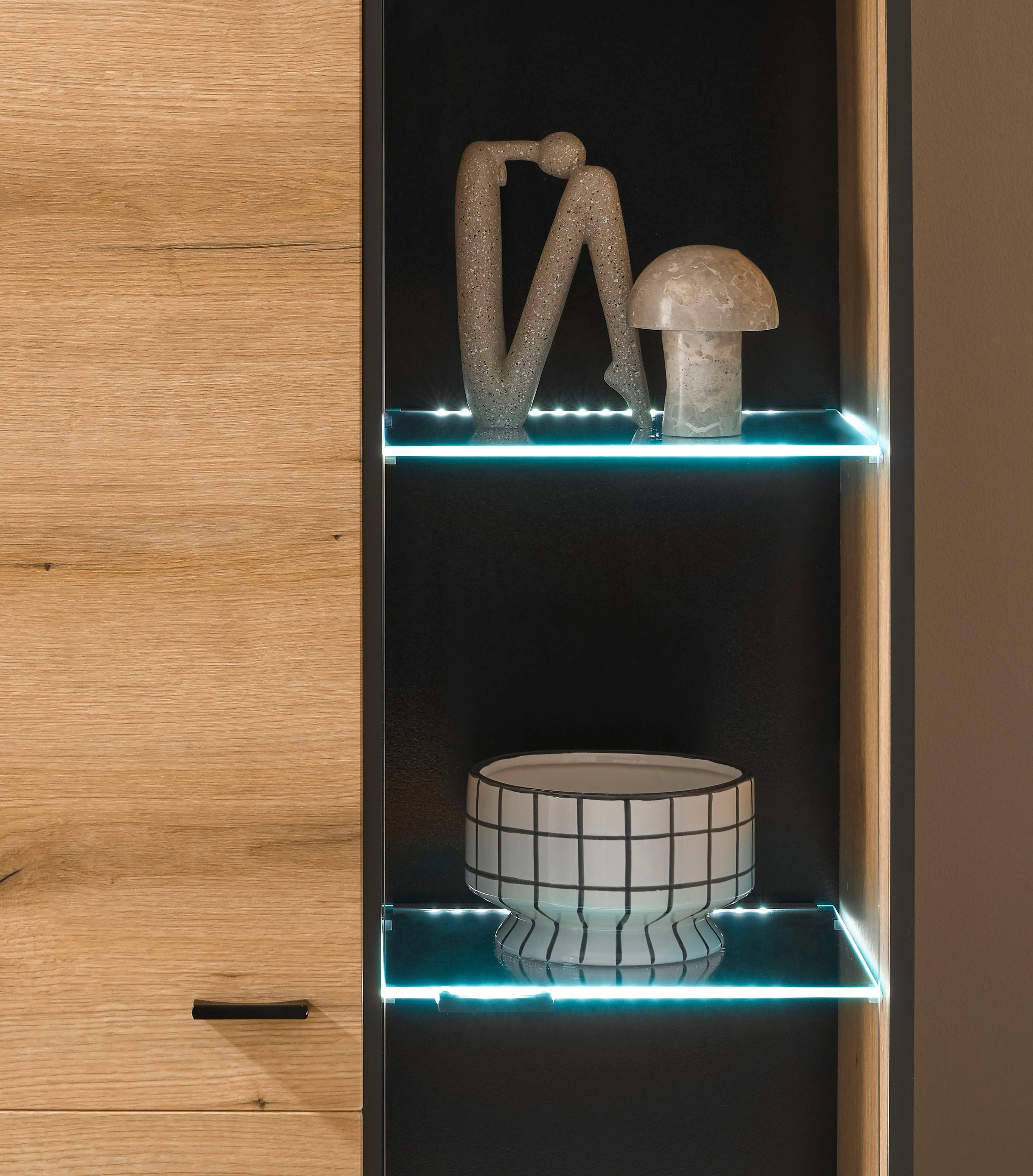 Home affaire Vitrine »Soleto, Vitrinenschrank in Evoke Eiche, moderne Glasvitrine« ausreichend Stauraum, schwarze Griffe aus Metall, zeitlos