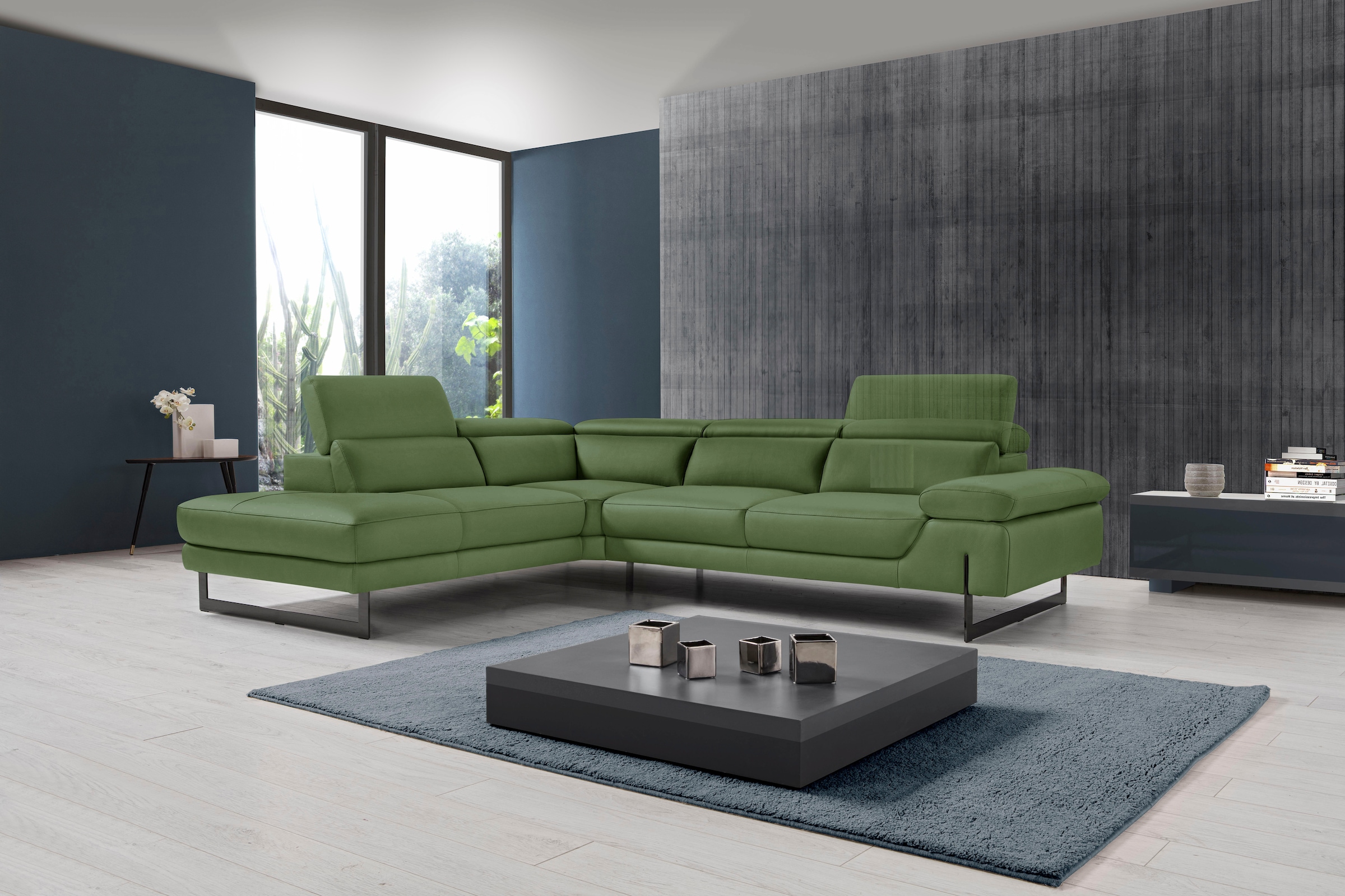 Egoitaliano Ecksofa "Queenie, extravagantes Sofa mit erstklassigem Sitzkomfort, L-Form" mit verstellbarer Armlehne und Kopfteilen für Wohlfühlkomfort