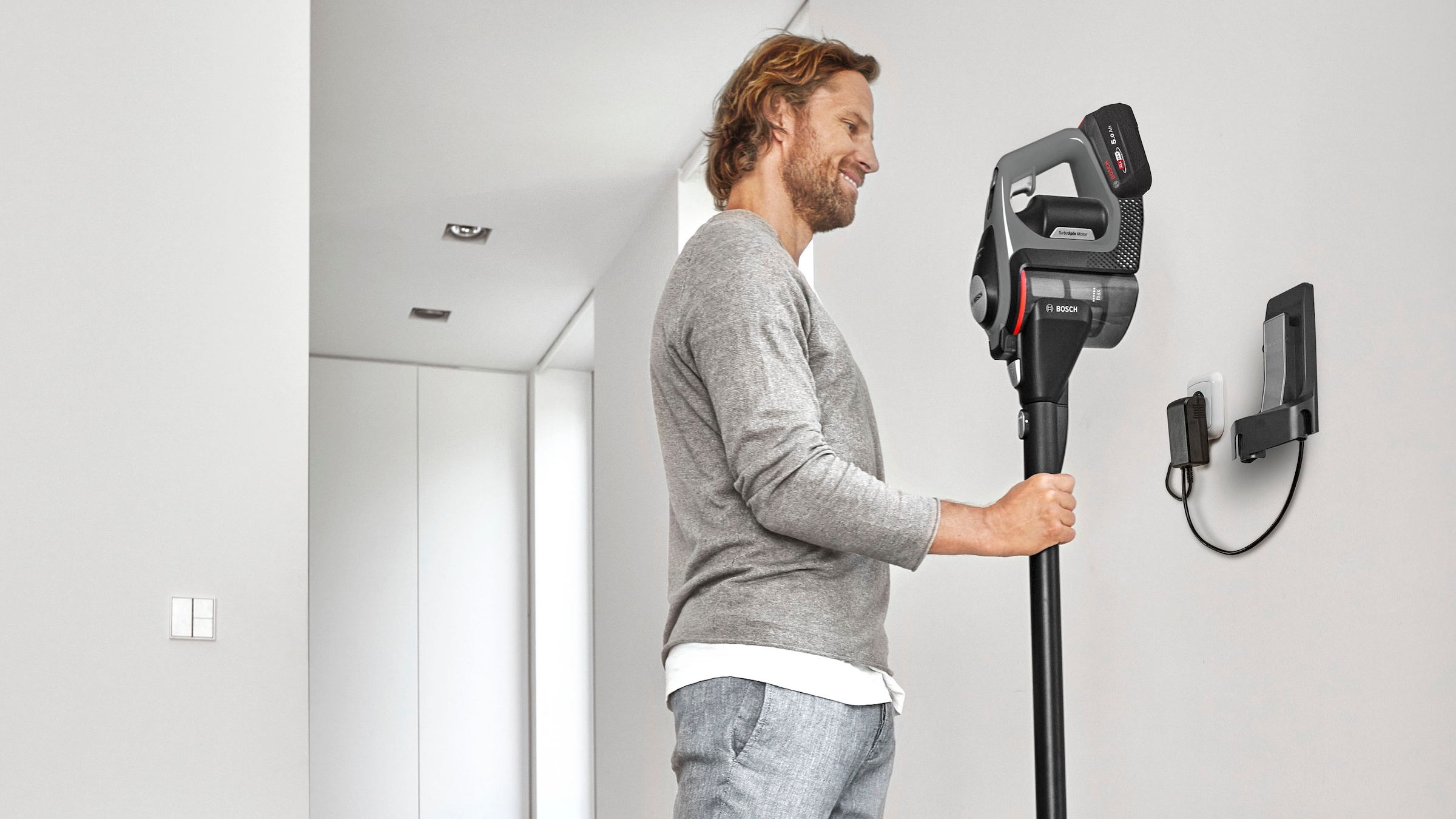BOSCH Akku-Stielstaubsauger »Unlimited 8 Gen2 BSS825MULT, HEPA-Filtersystem, 10 Jahre Motorgarantie«, 5 Ah Akku, lange Laufzeit, Schnellladegerät, Hartboden-Softdüse, grau