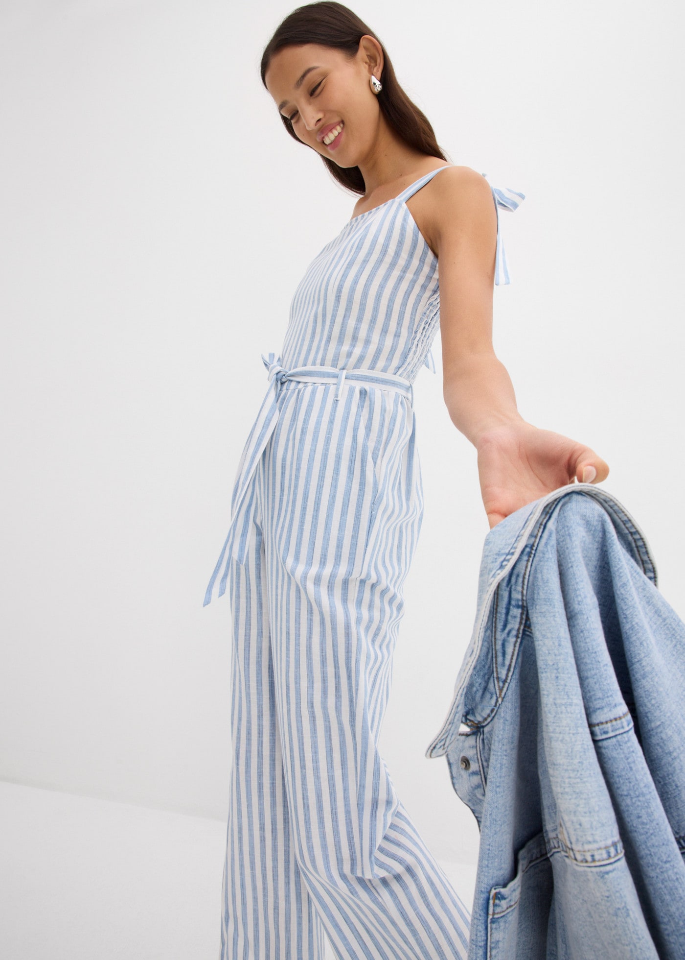 bonprix Jumpsuit loose fit, ärmellos, mit Bindedetails, aus Baumwolle und Leinen