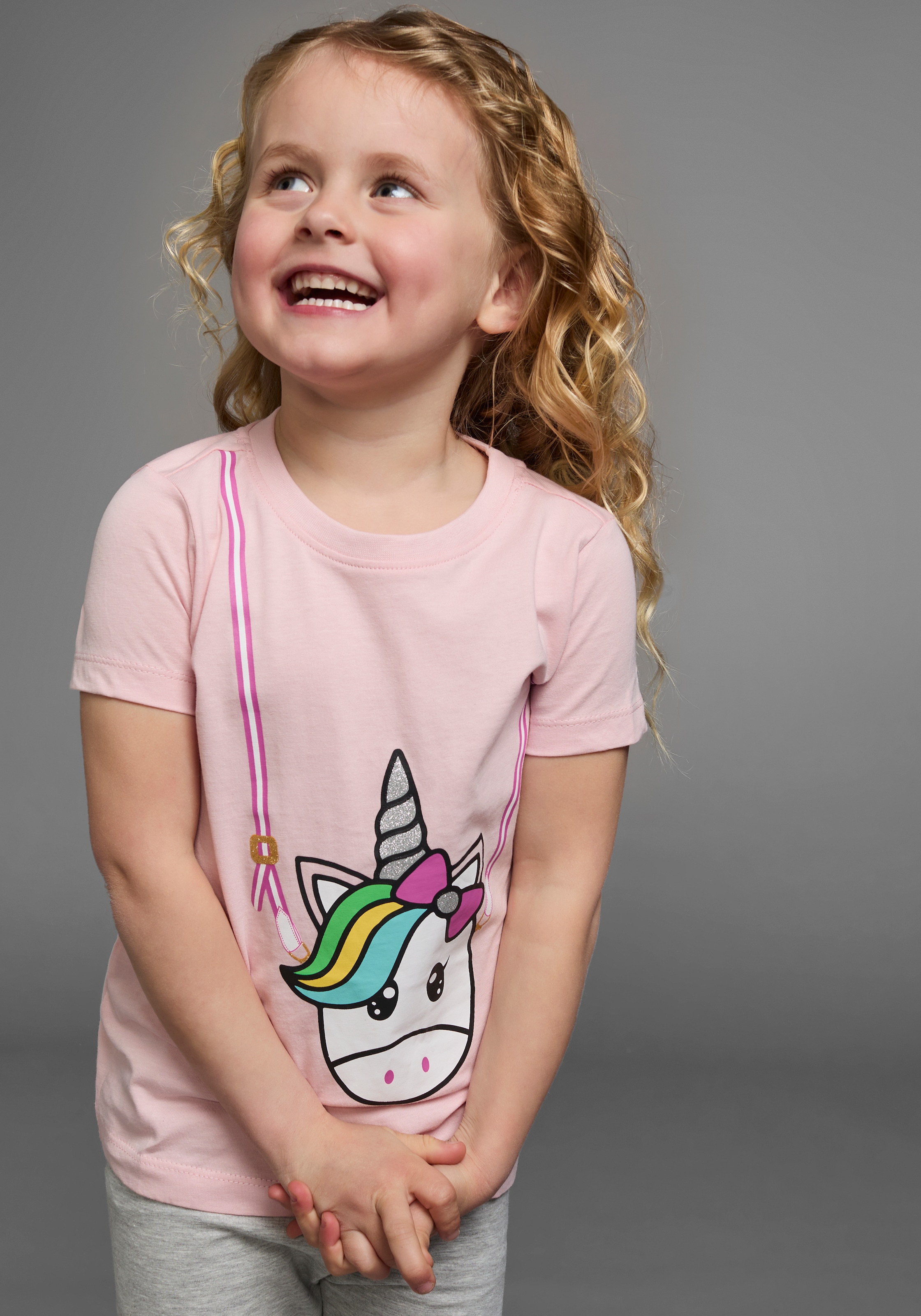 KIDSWORLD T-Shirt »für kleine Mädchen«, Kurzarm, basic geschnittene Passform, mit Glitzerdetails und Print