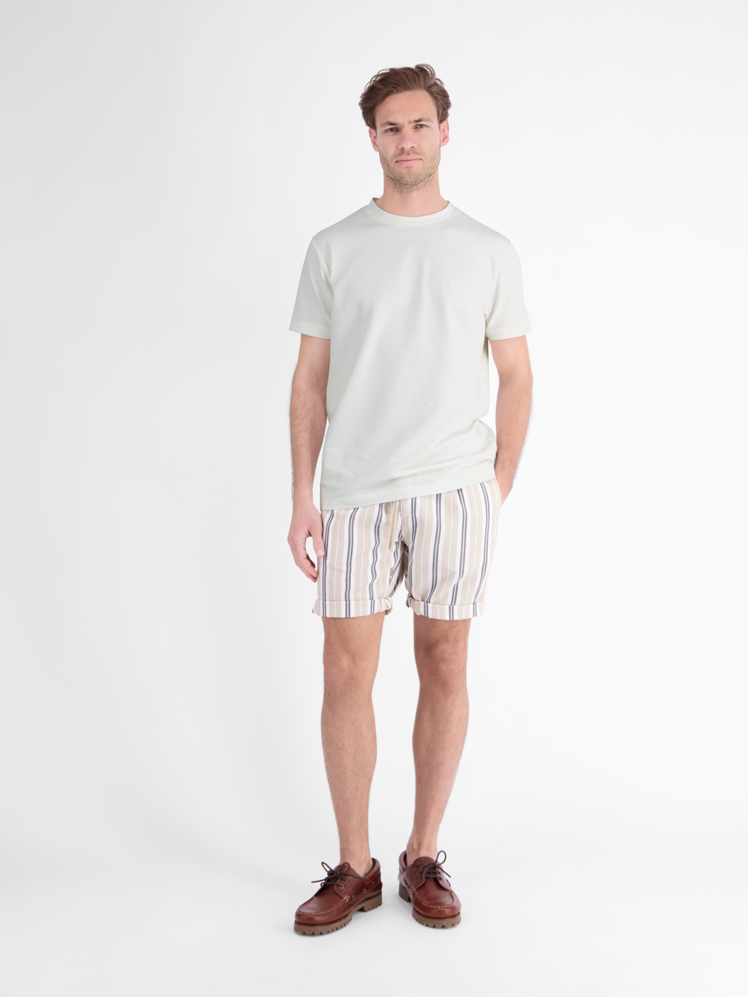 LERROS T-Shirt »T-Shirt in softer Seersucker-Qualität mit bequemem O-Neck«