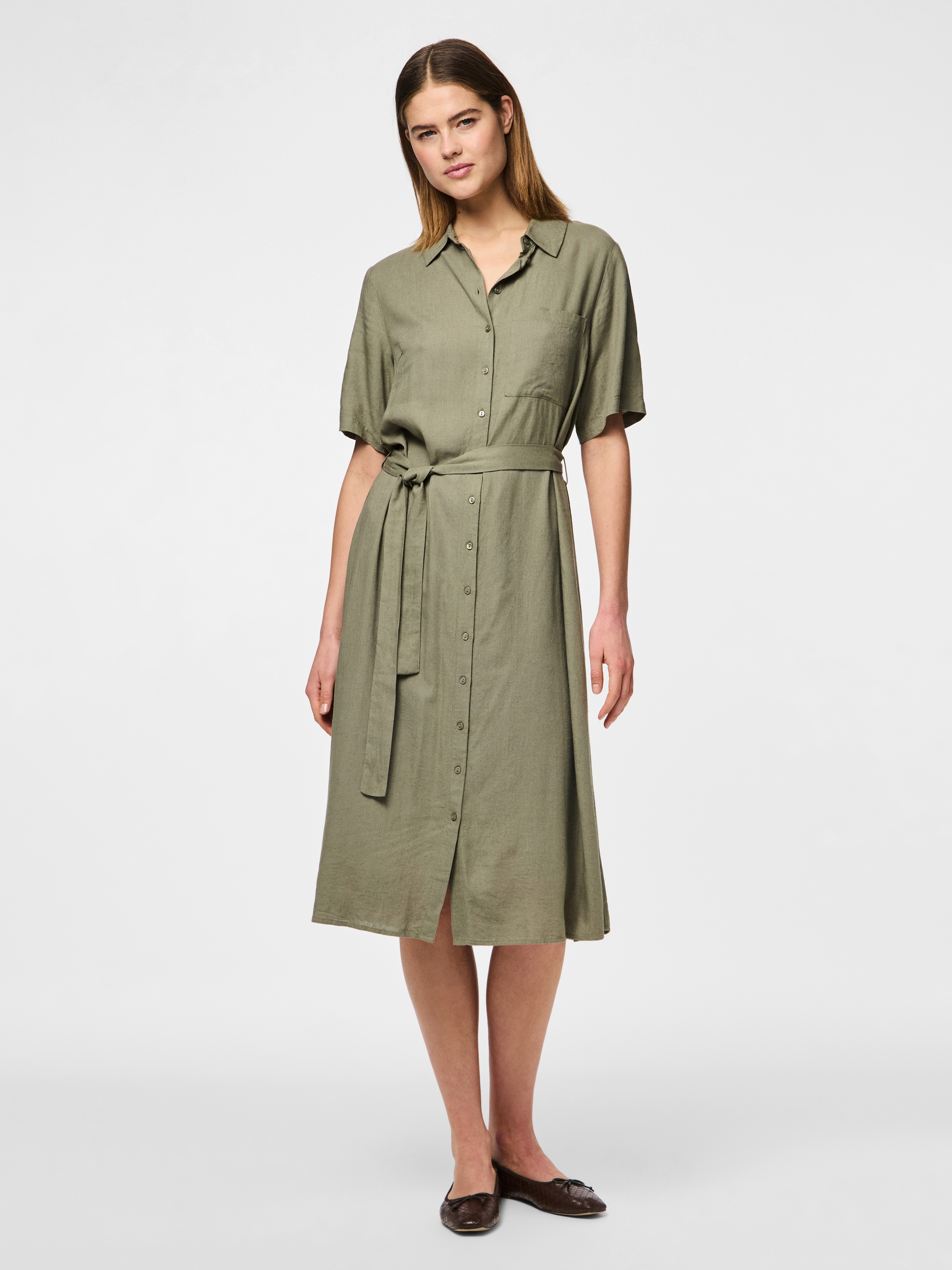 pieces Hemdblusenkleid »PCPIA 2/4 MIDI SHIRT DRESS WVN NOOS« Brusttasche mit Bindegürtel