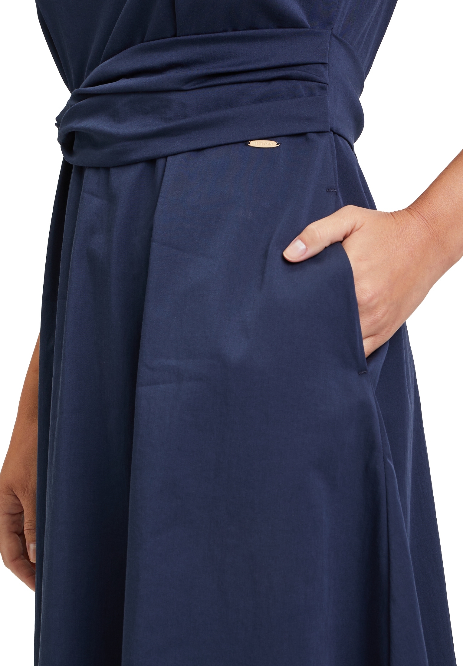 Betty&Co Sommerkleid »Betty & Co Sommerkleid ohne Arm«, Form