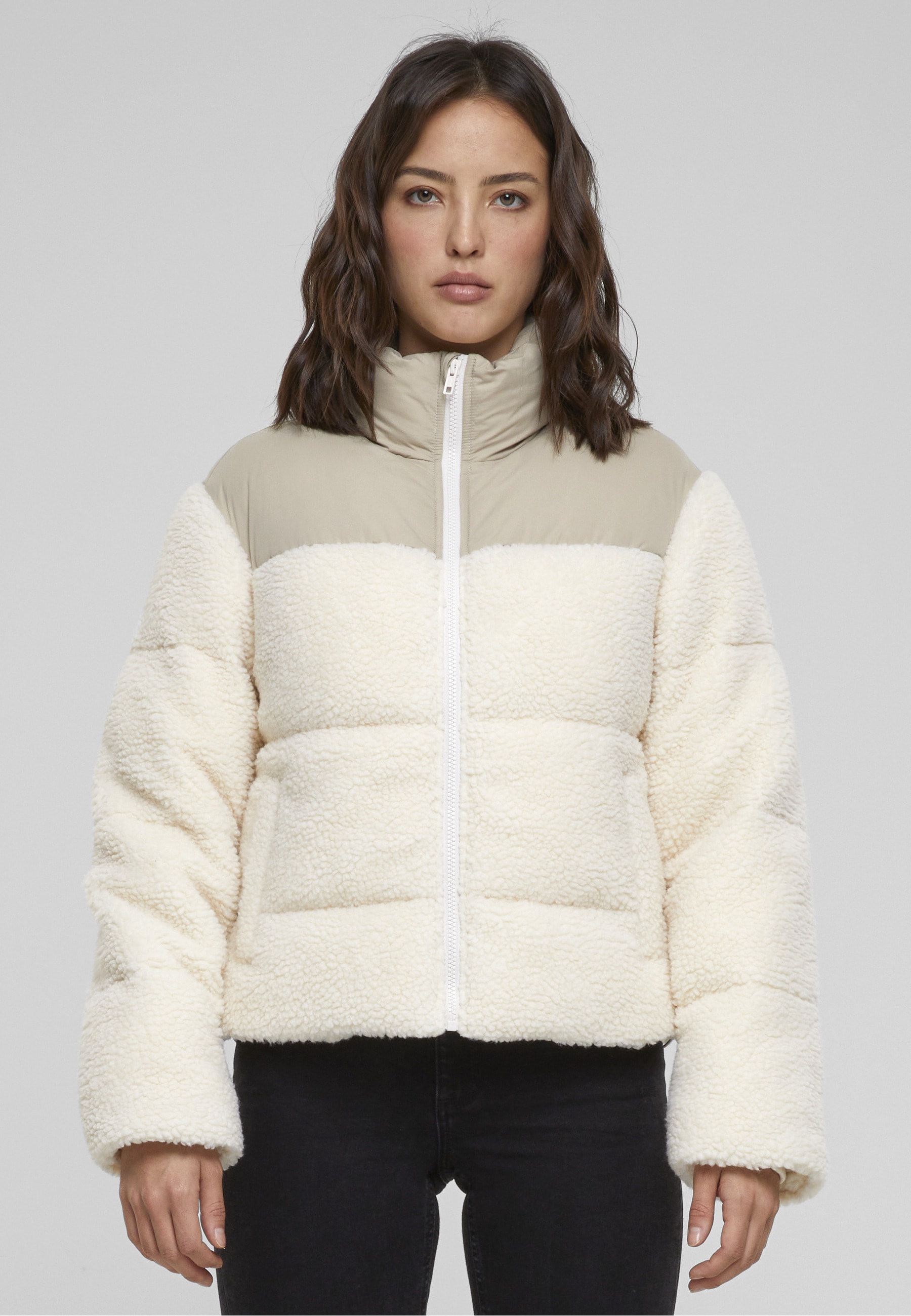 URBAN CLASSICS Winterjacke »Urban Classics Damen Ladies Short Sherpa Mix Puffer Jacket« 1 Stk. tlg. ohne Kapuze