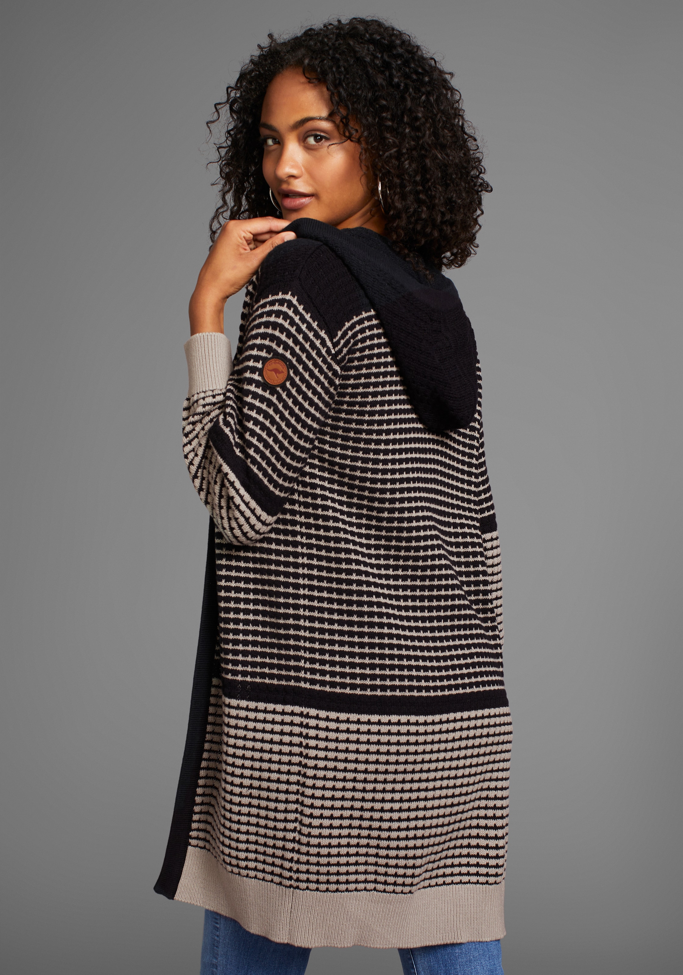 KangaROOS Kapuzenstrickjacke, mit angesagtem Strickmuster