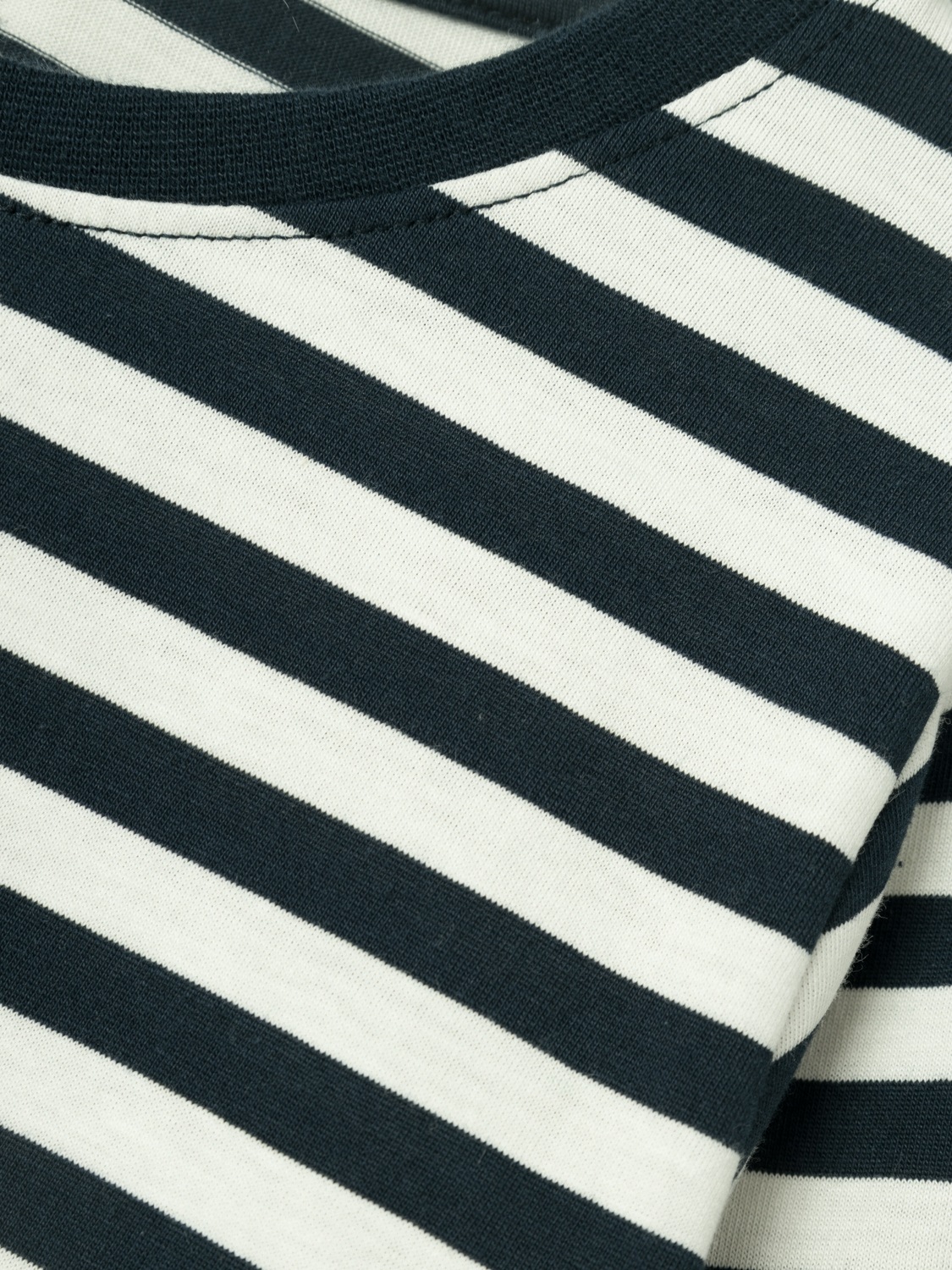 Name It Langarmshirt »NKMSALMO NREG LS TOP NOOS«, im tollen Ringel-Look