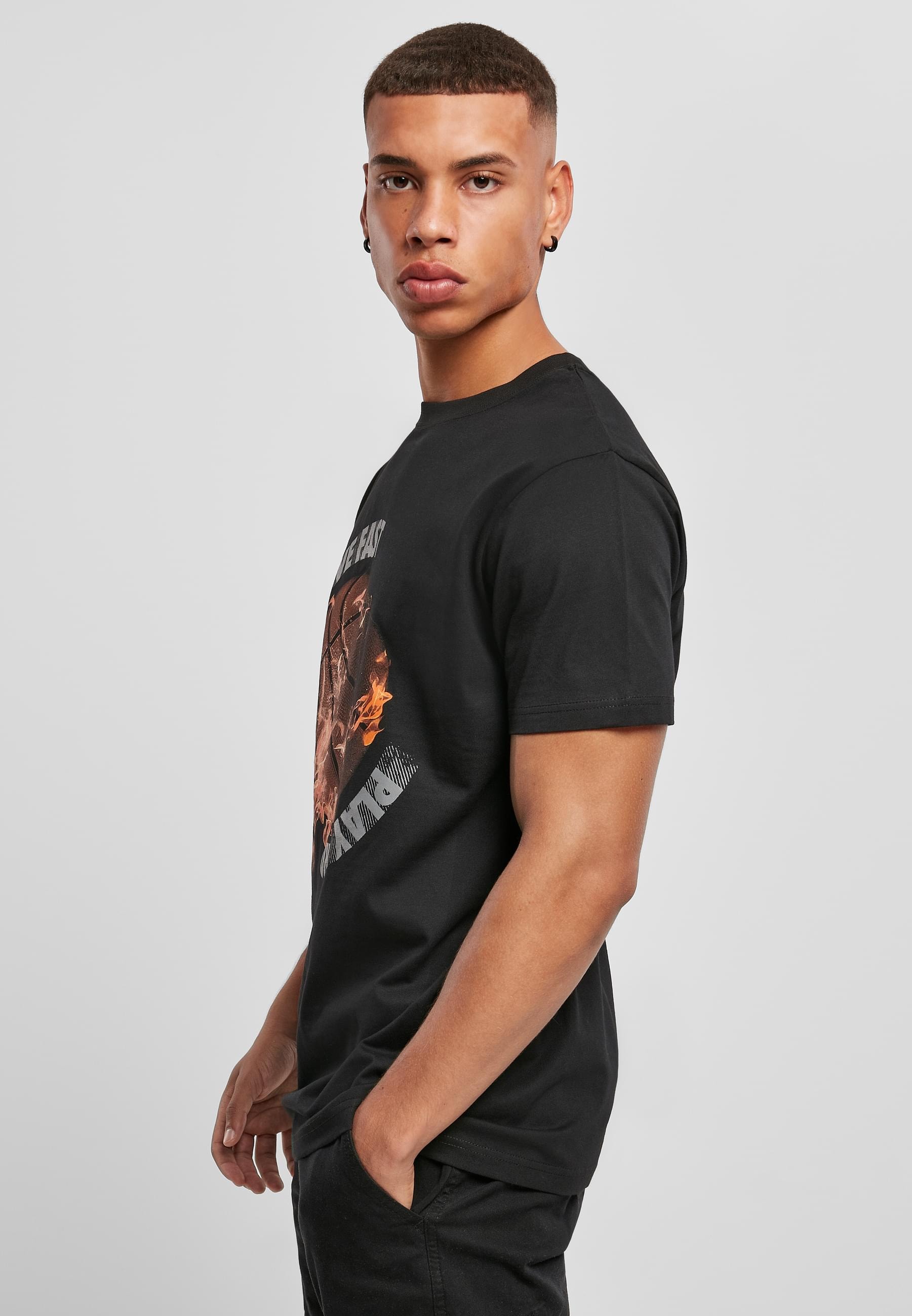 MisterTee T-Shirt »MisterTee Herren Burning BBall Tee«, (1 tlg.)