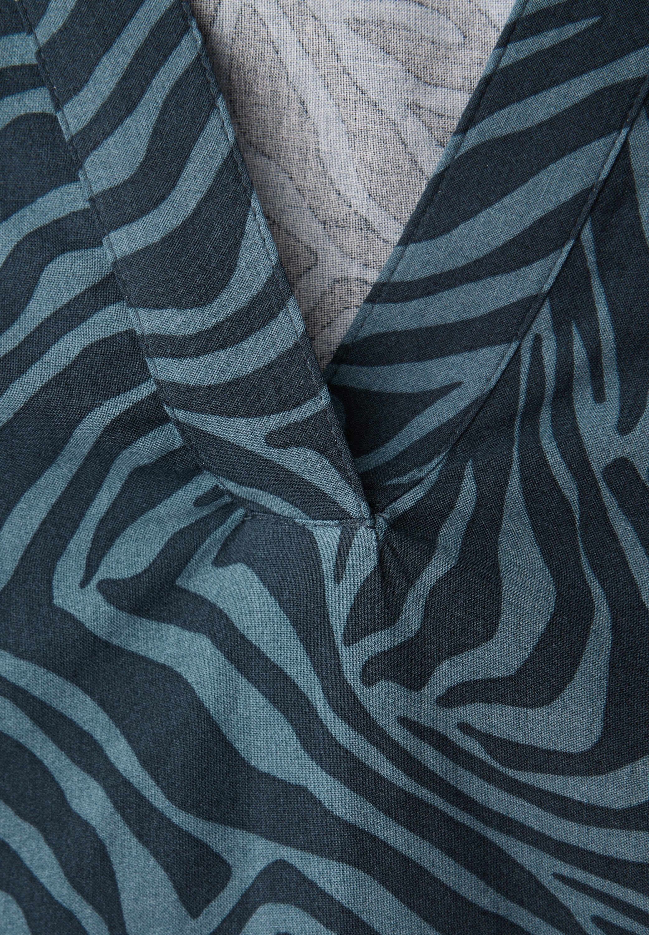 STREET ONE Hemdbluse mit geschlitztem Rundhalsausschnitt