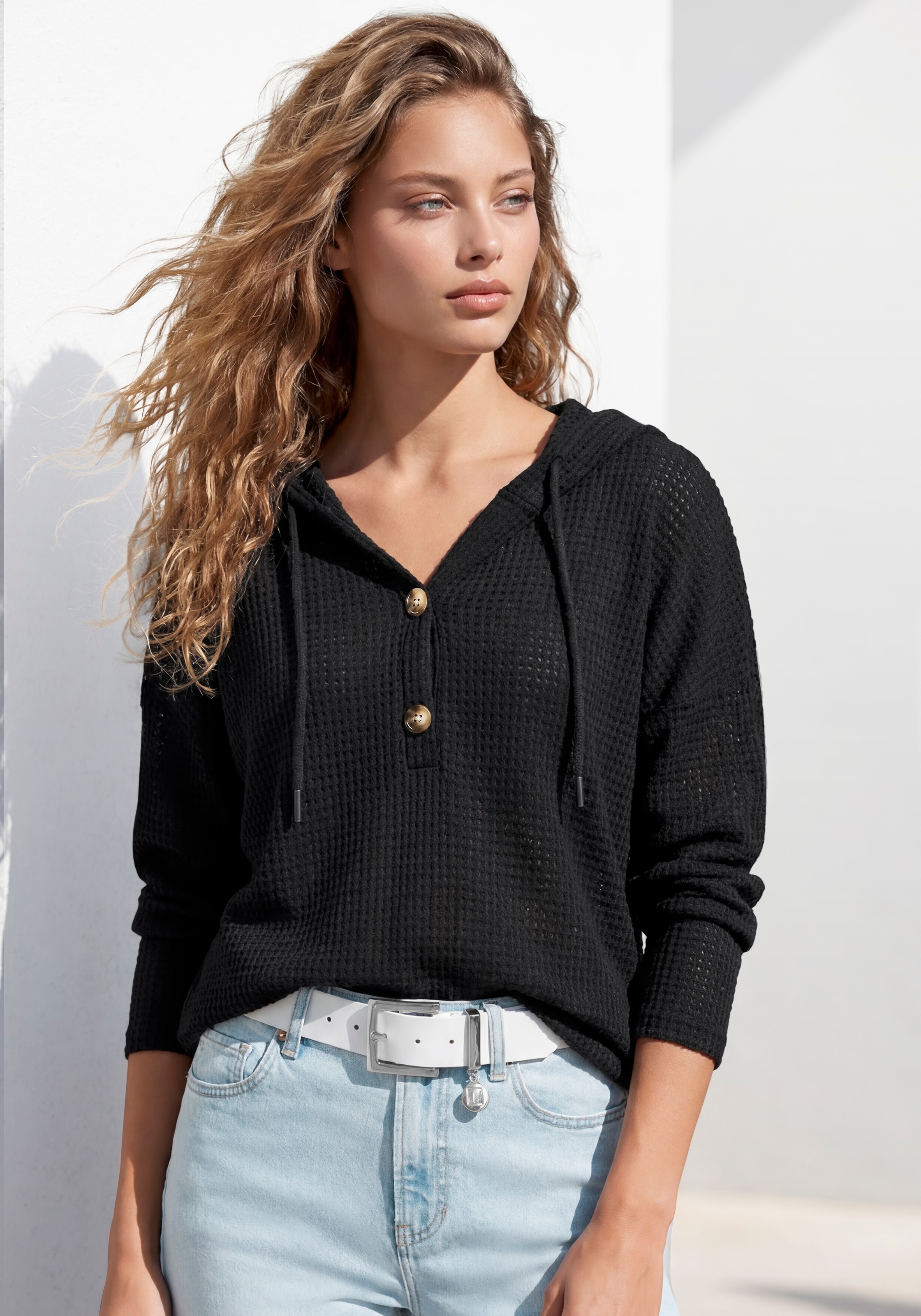 LASCANA Kapuzenshirt "aus sommerlichem Waffelstrick" Sommerhoody mit Knopfleiste