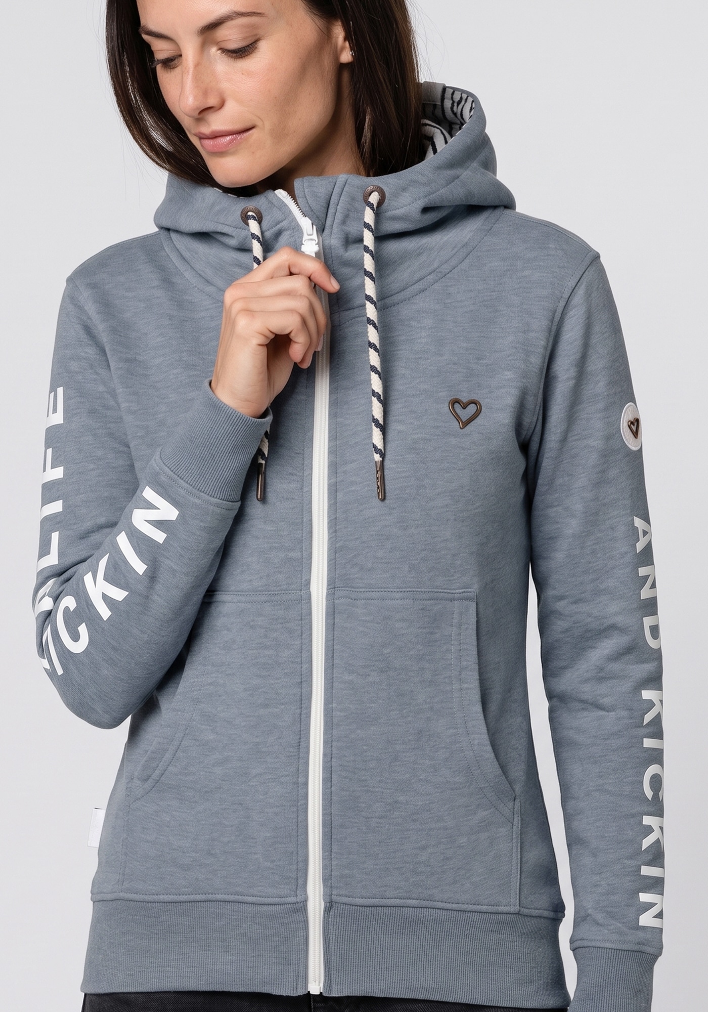 Alife & Kickin Sweatjacke »JessyAK A« leichte Kapuzensweatjackemit Logo-Schriftzug auf den Ärmeln